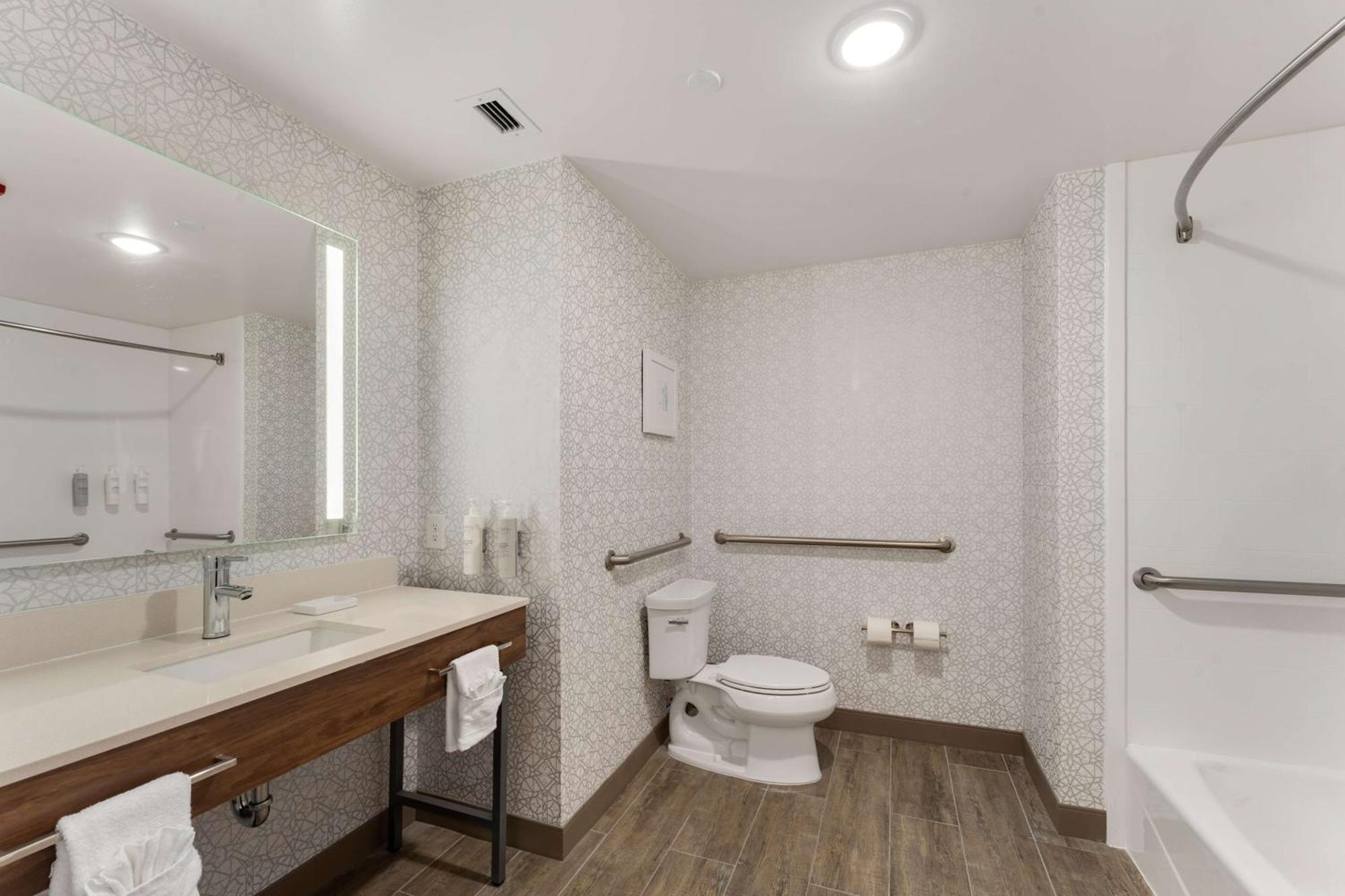 Queen Room with Two Queen Beds - Mobility and Hearing Access/Non-Smoking