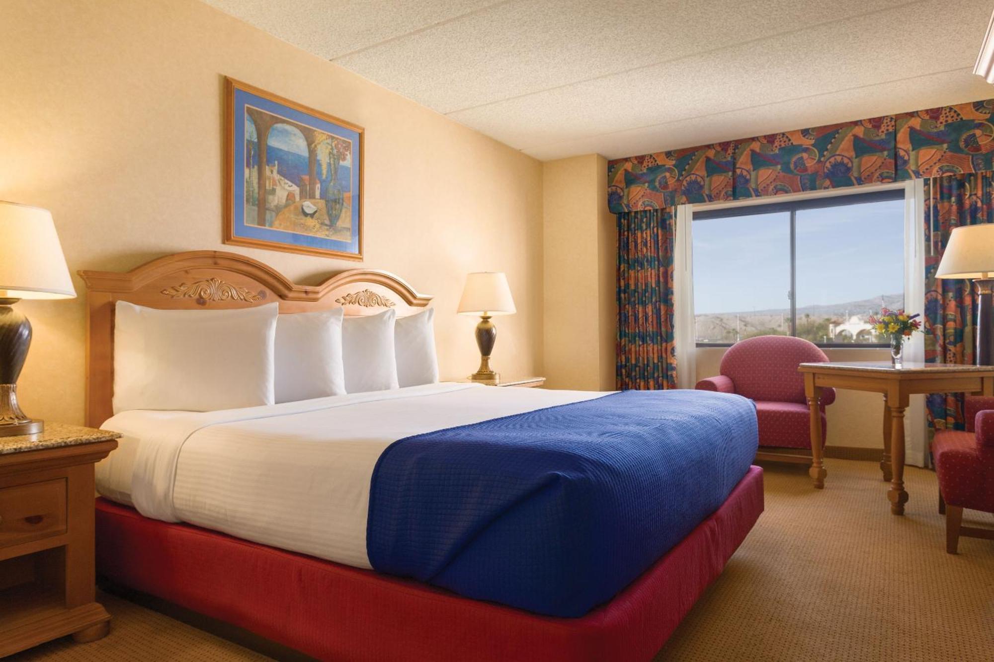 Central Tower, Pet Stay, River View, 1 King, Non-Smoking