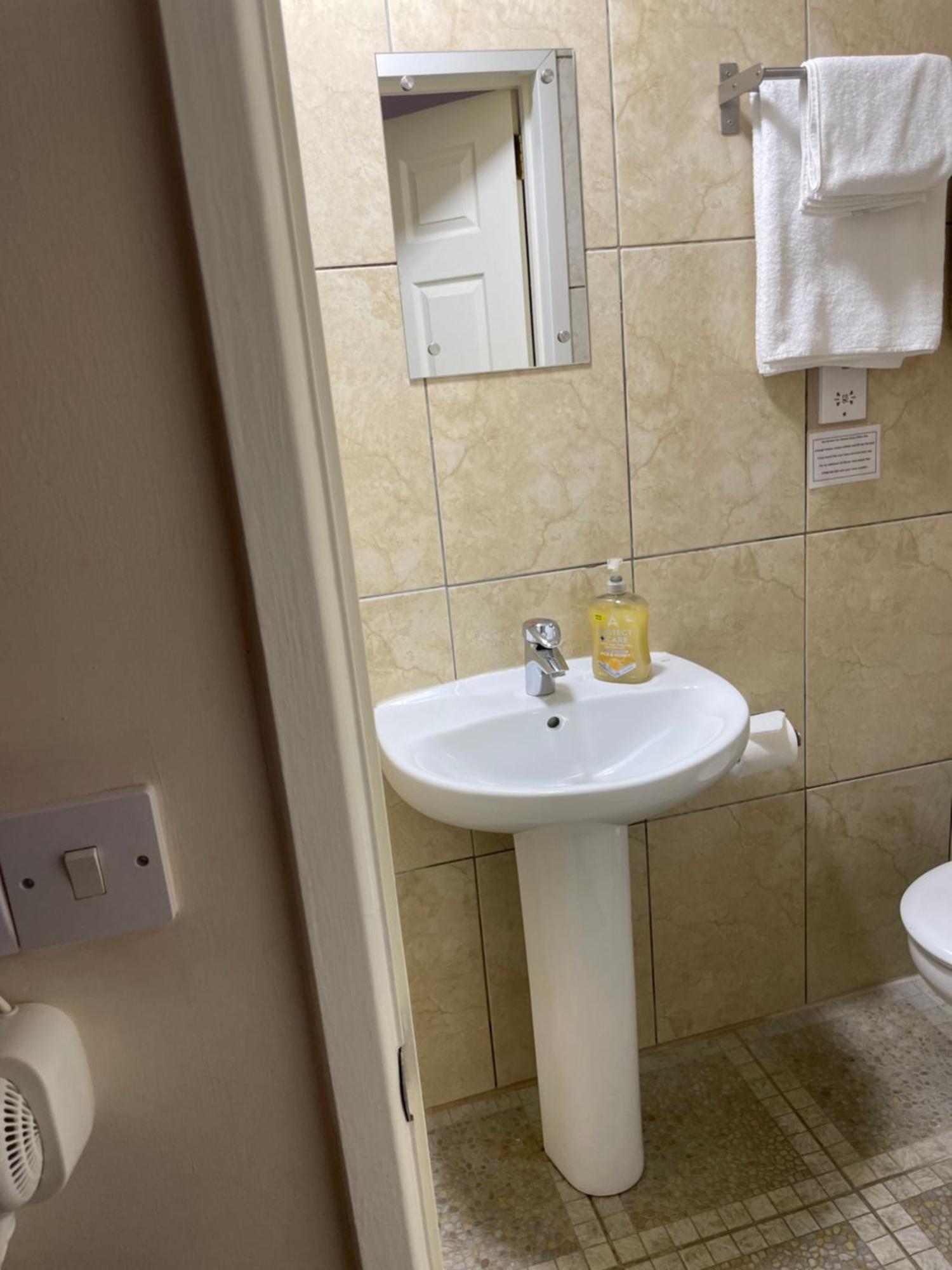 Economy Tweepersoonskamer met Eigen Badkamer