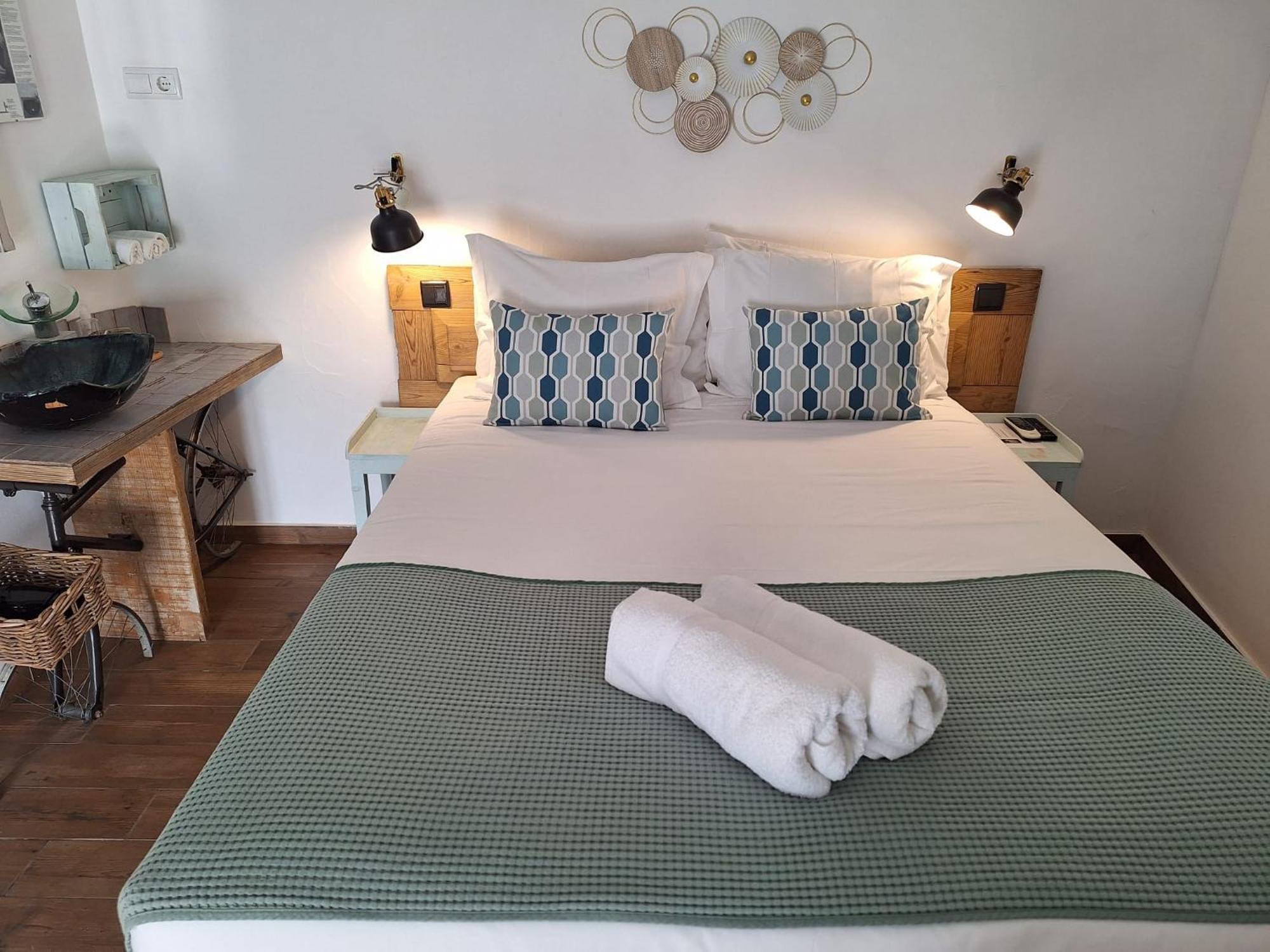 Deluxe Room,1603760152:JPEG