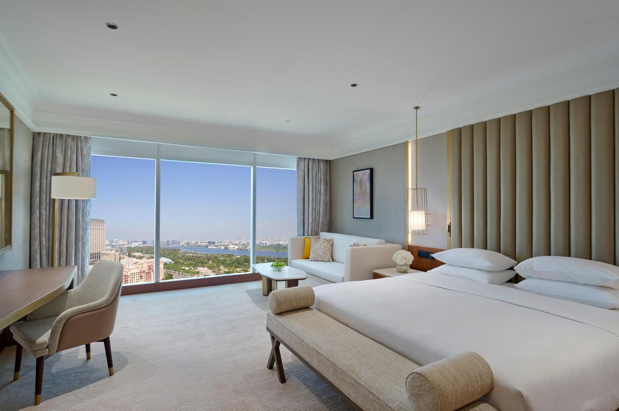 Grand Suite op Oudejaarsavond met Verplicht Galadiner - AED 1600 per Volwassene en AED 800 per Kind