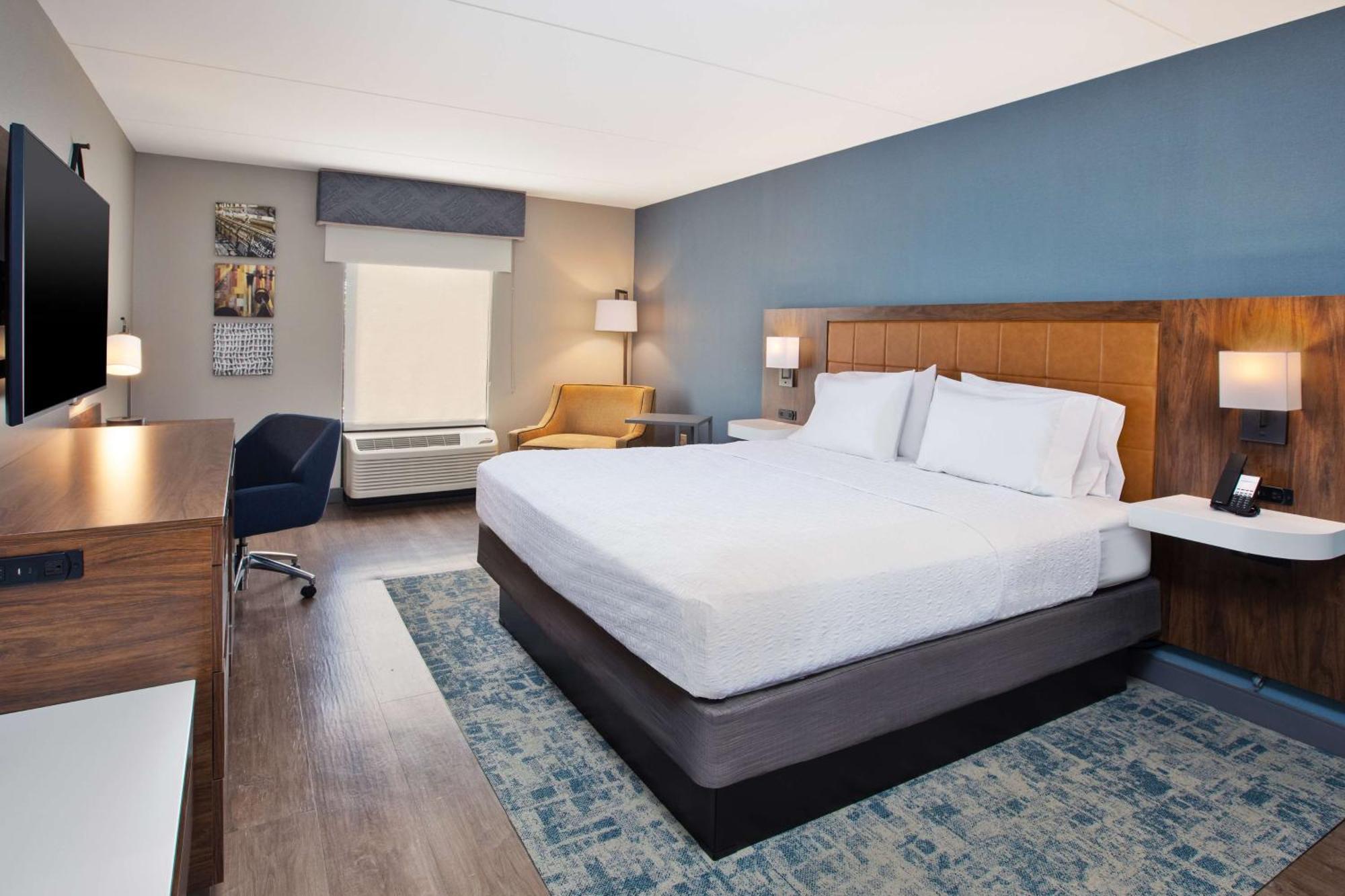 King Room with King Bed - Non-Smoking