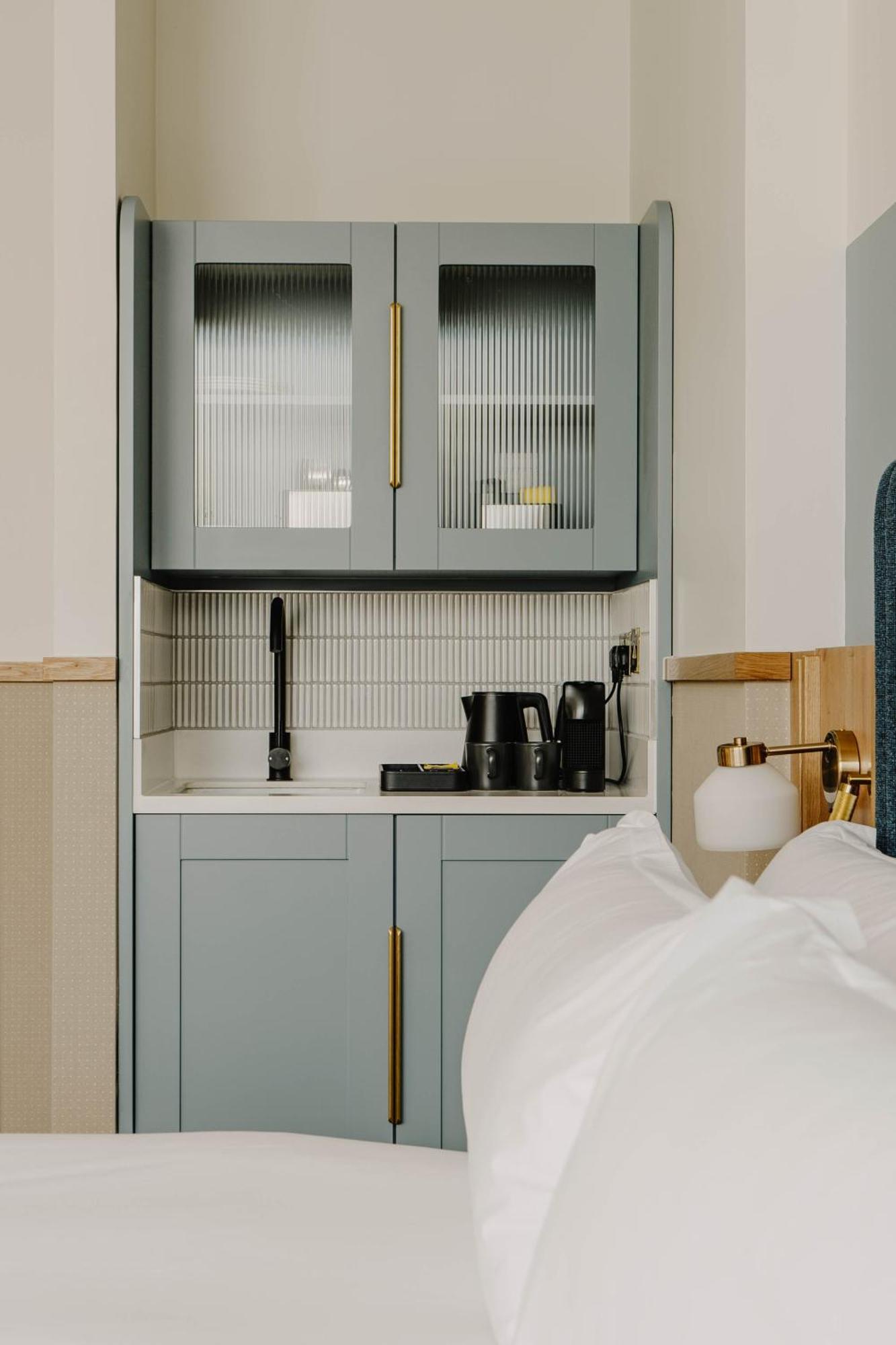 One-Bedroom Suite with Kitchenette,1611051473:JPEG
