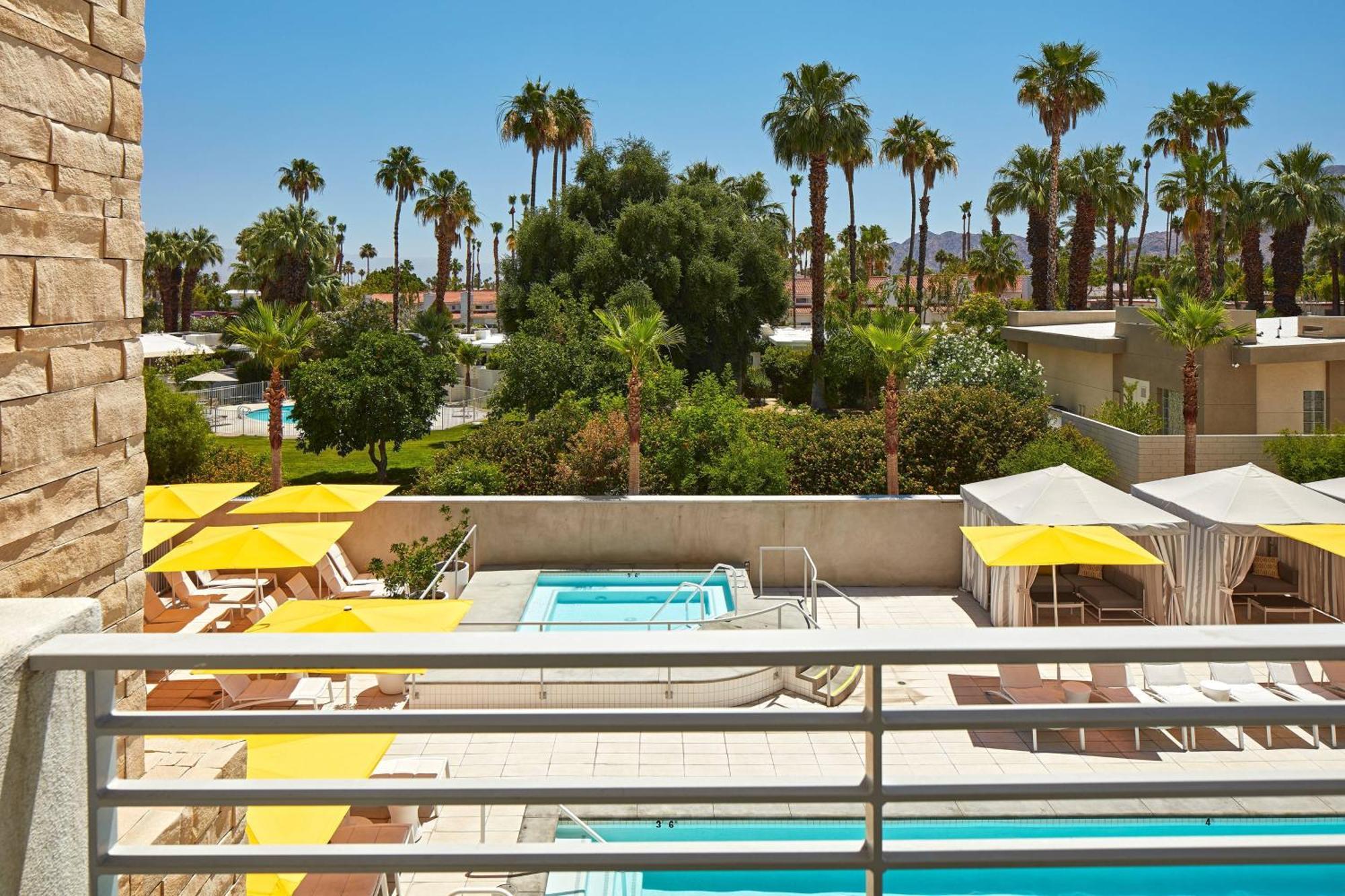 Premier, Guest room, 2 Queen, Balcony (Hearing Accessible)