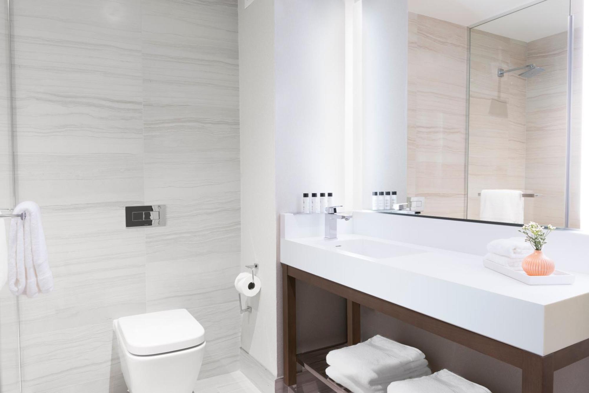 Guest Room, 1 King,1605442840:JPEG