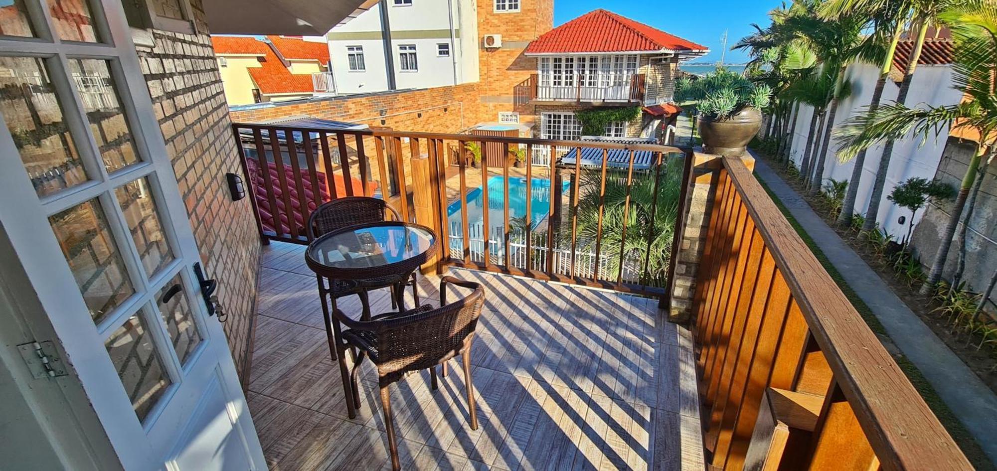 Apartamento de 2 Quartos com Vista para a Piscina