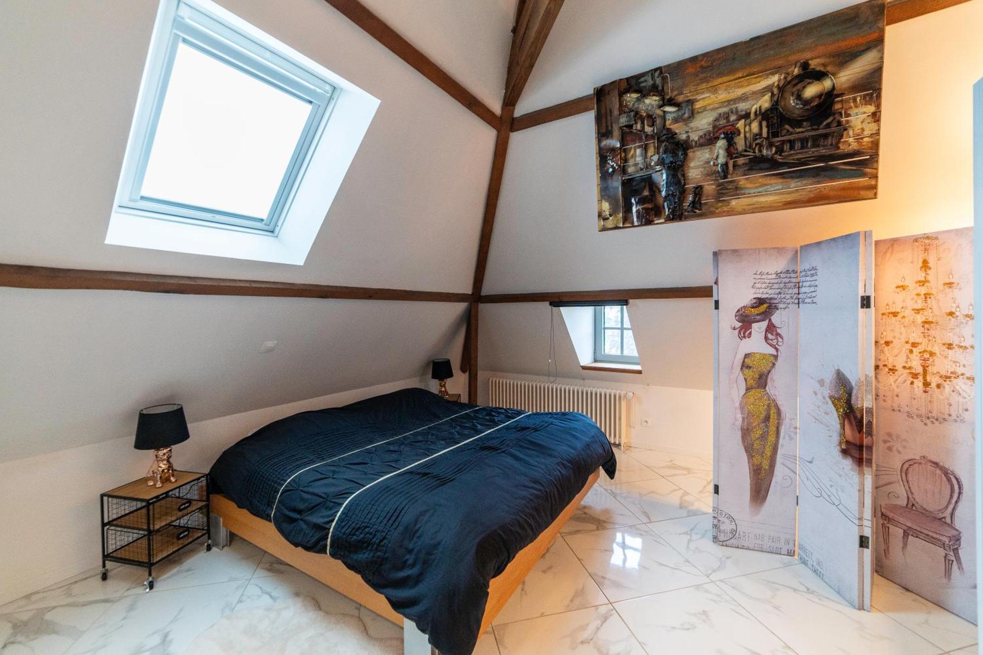Studio Lit King-Size Deluxe