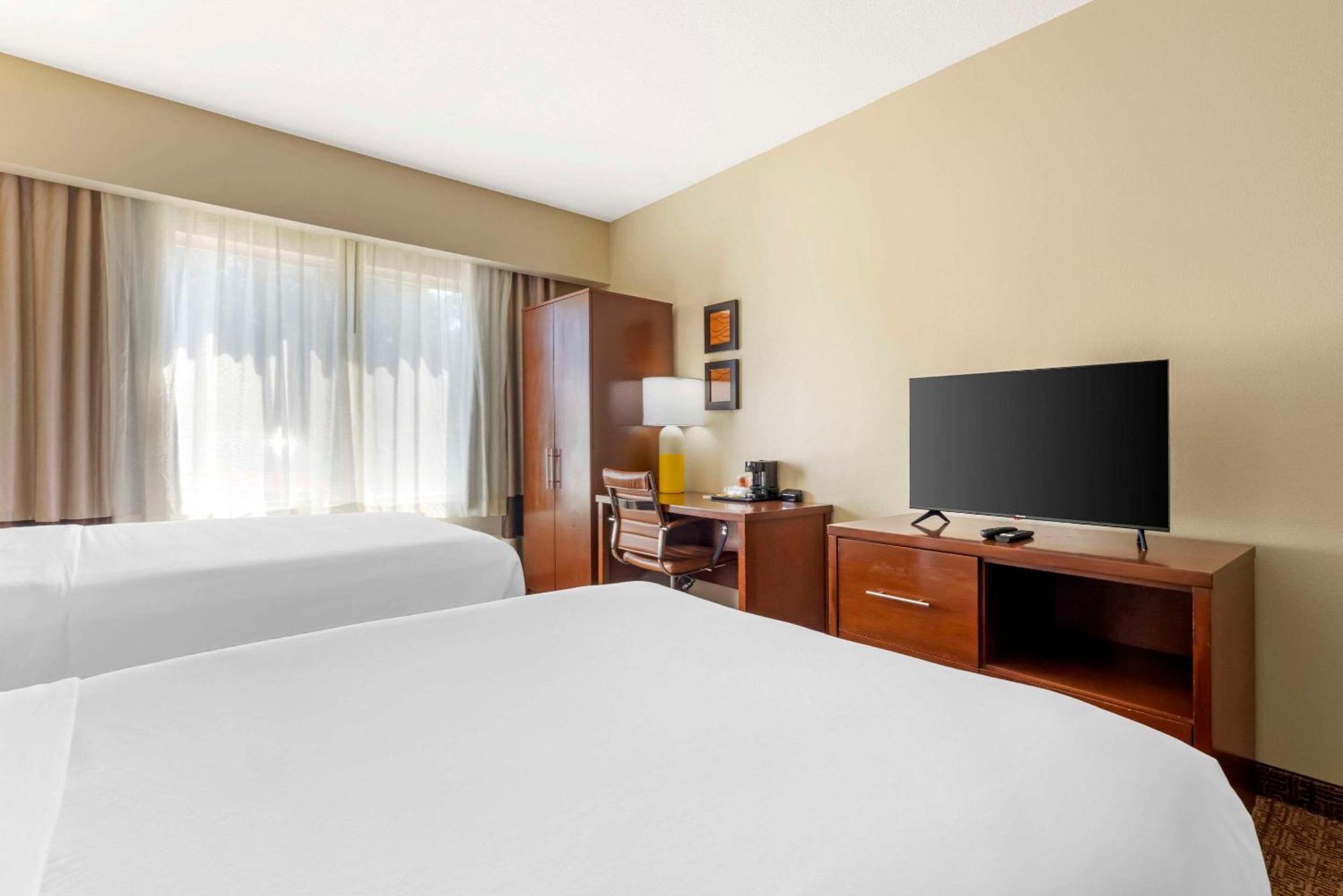 Superior Queen Suite with Two Queen Beds - Non-Smoking