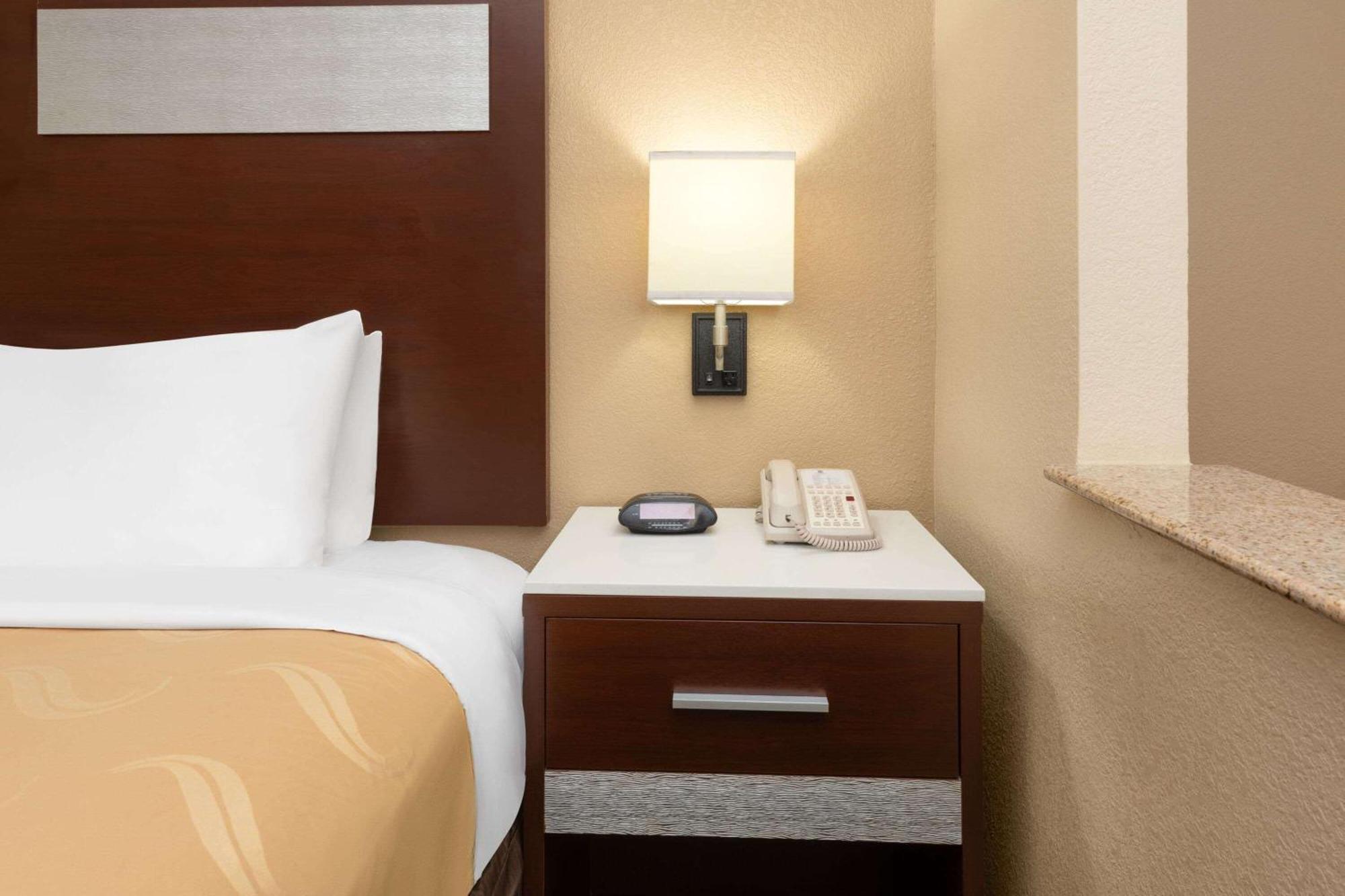 King Room with Mobility Access and Bathtub with Grab Bars, Non-Smoking