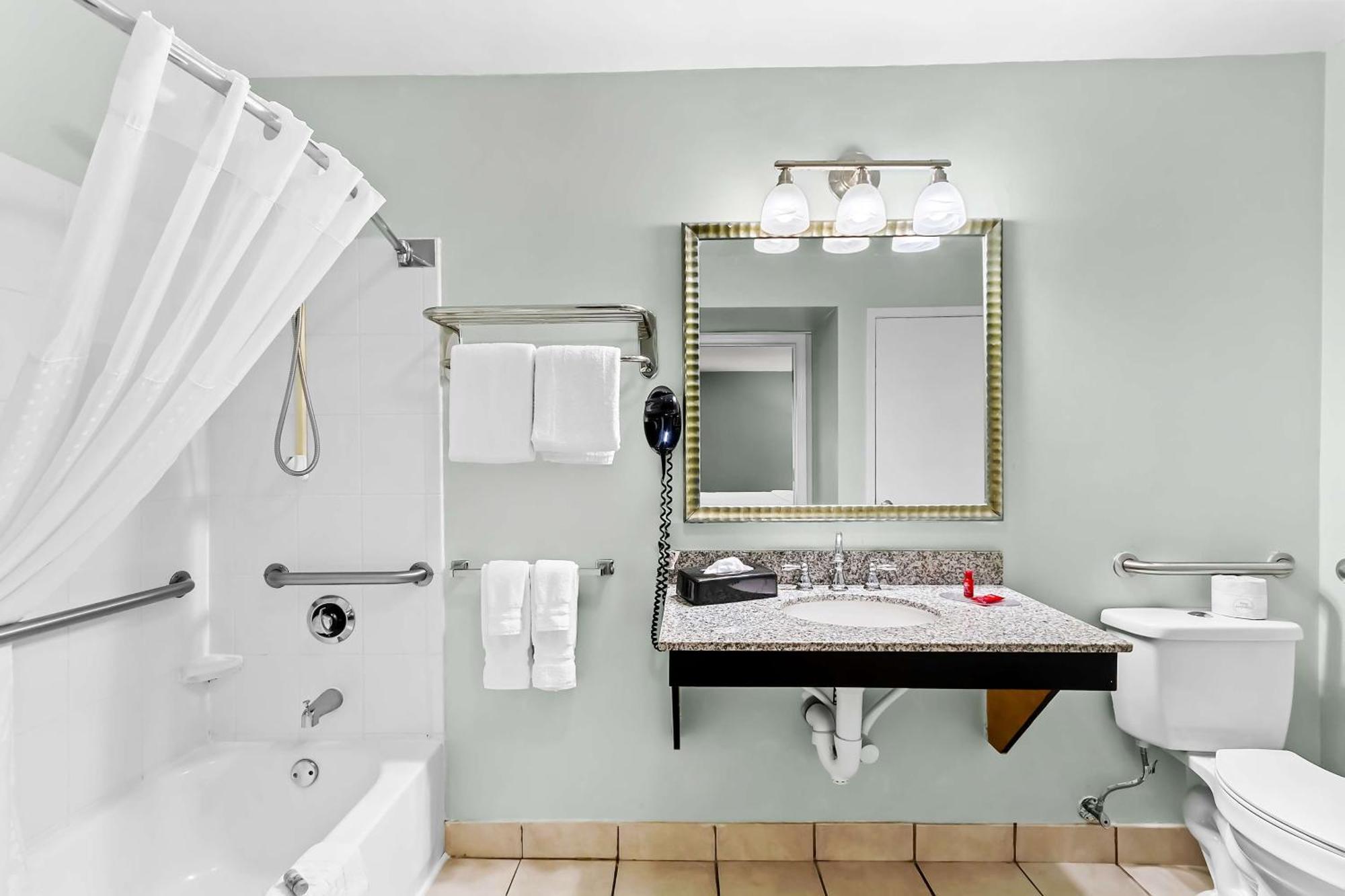King Suite with Bath Tub, Sofa Bed and Full Kitchen - Disability/Non-Smoking