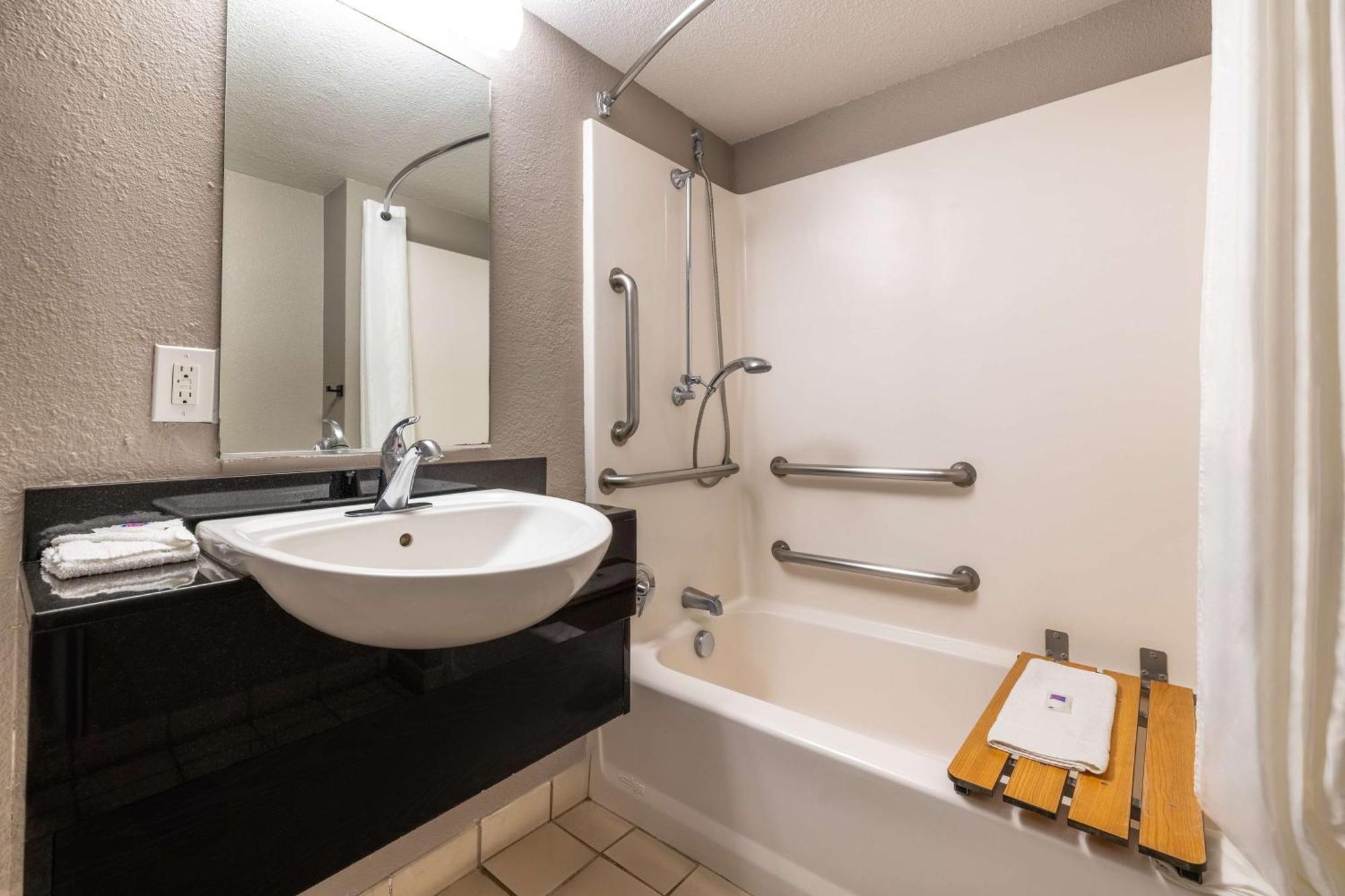 Queen Room - Disability Access