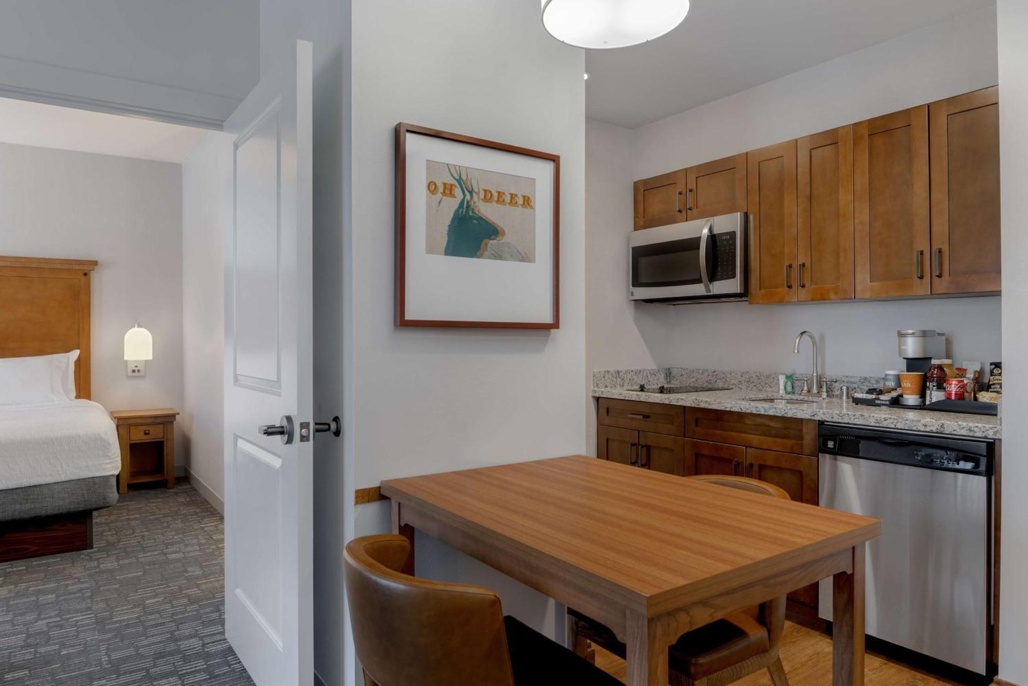 One-Bedroom Queen Suite with Two Queen Beds - Non-Smoking
