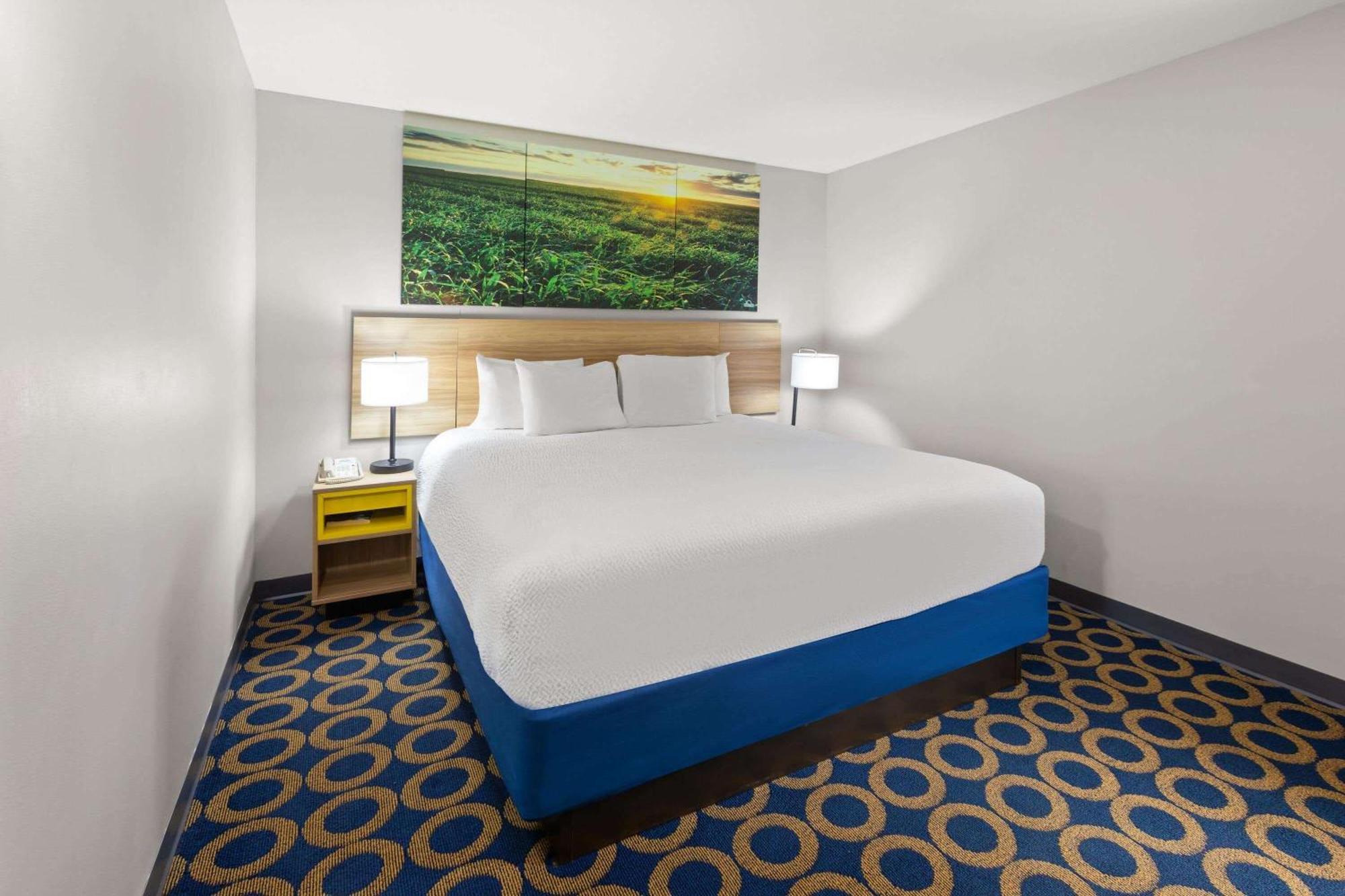One-Bedroom King Suite - Non-Smoking