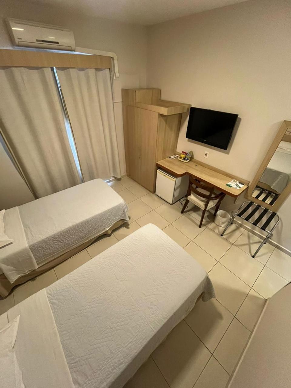 Quarto com 2 Camas de Solteiro