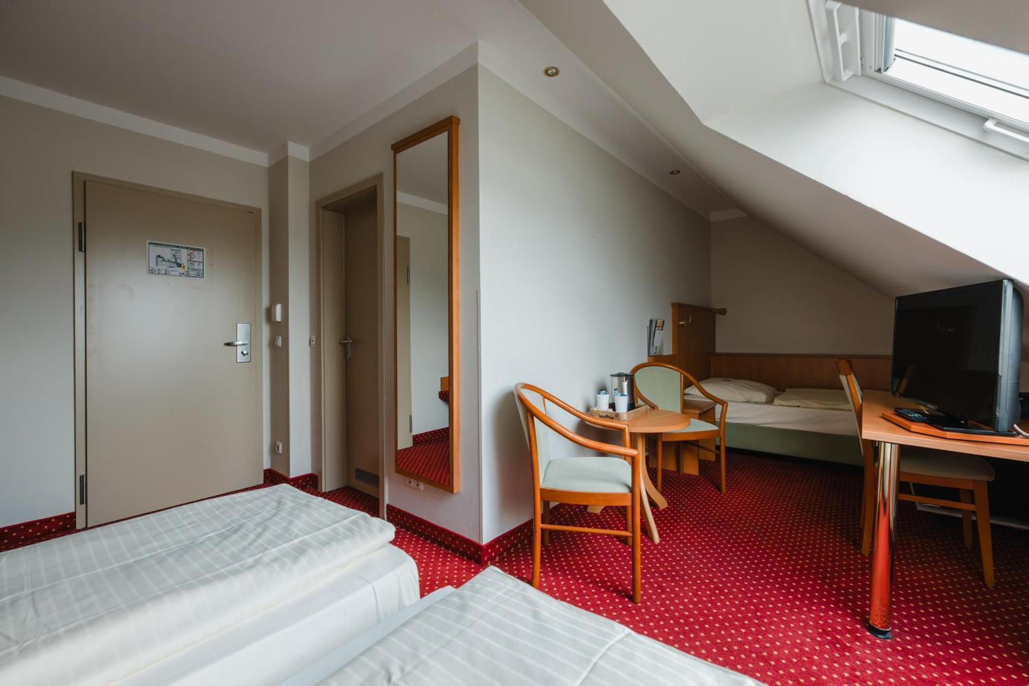 Triple Room,1608791242:JPEG