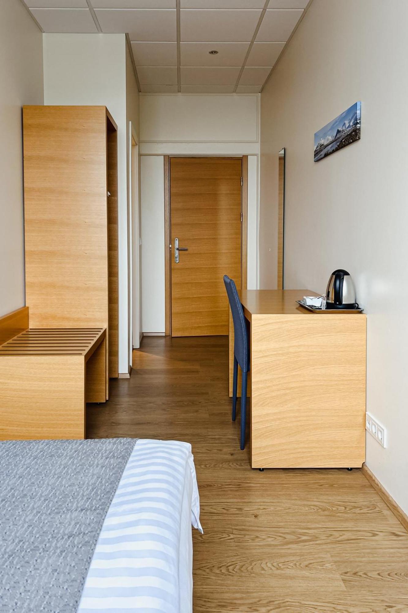 Chambre Double ou Lits Jumeaux avec Salle de Bains Privative