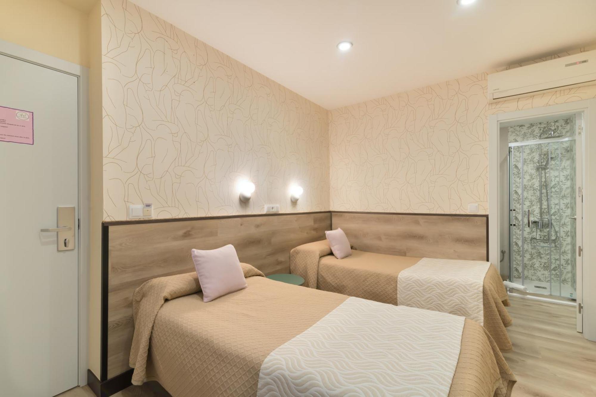 Twin Room,1610225359:JPEG
