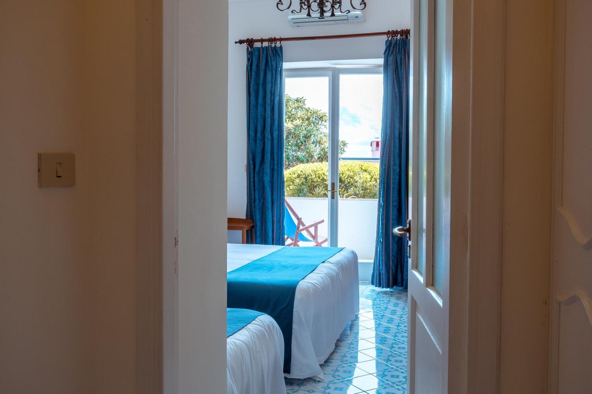 Superior Double Room with Balcony and Garden View,1610230498:JPEG