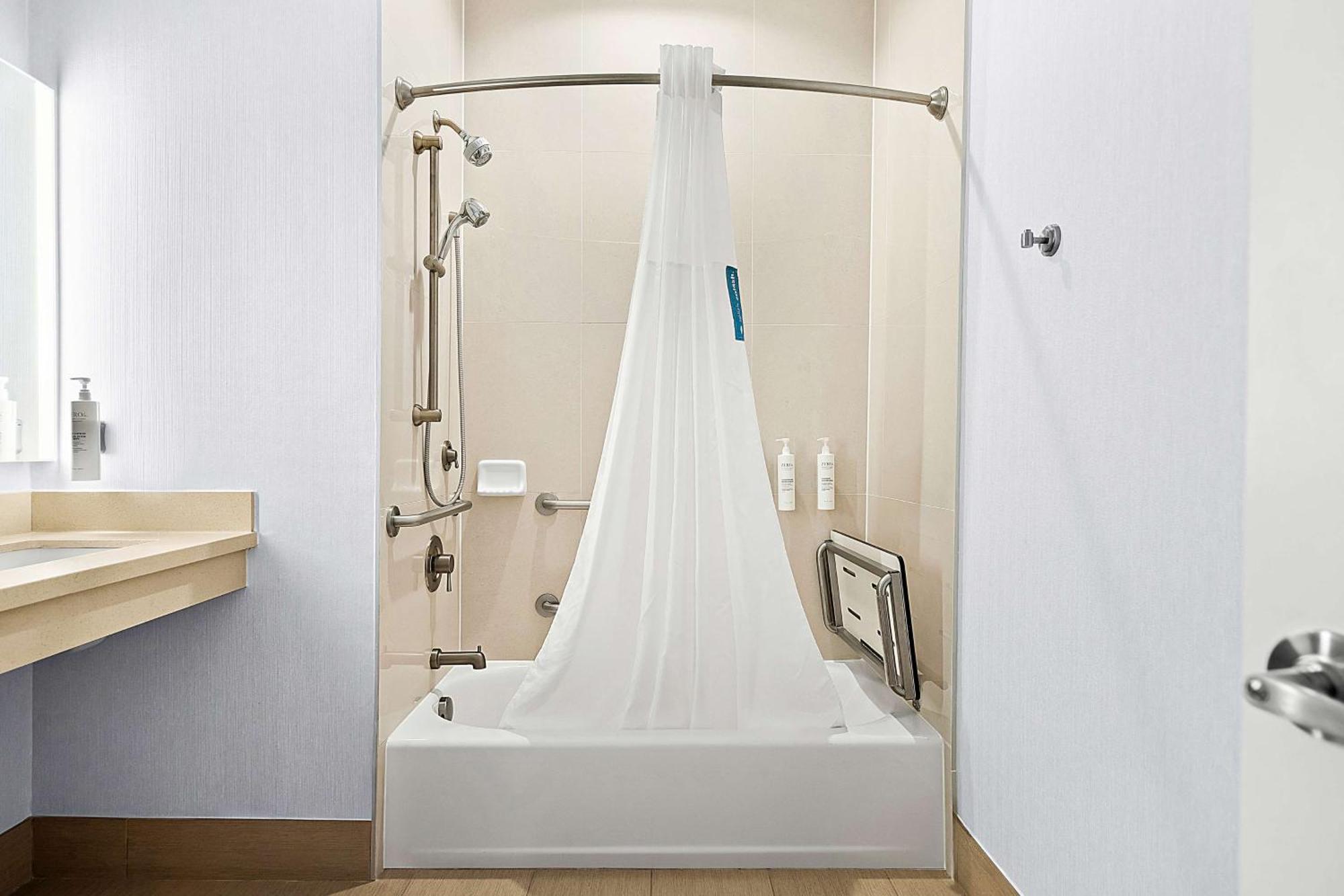 King Room with Accessible Tub - Mobility and Hearing Access/Non-Smoking,1610833956:JPEG