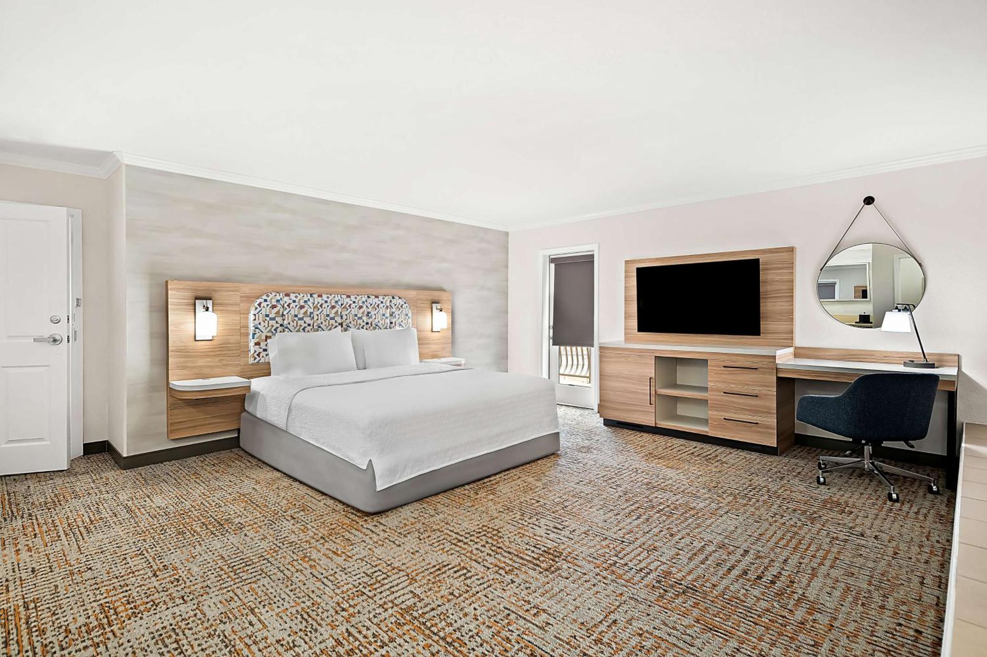 King Study with Fireplace - Non-Smoking,1610833967:JPEG