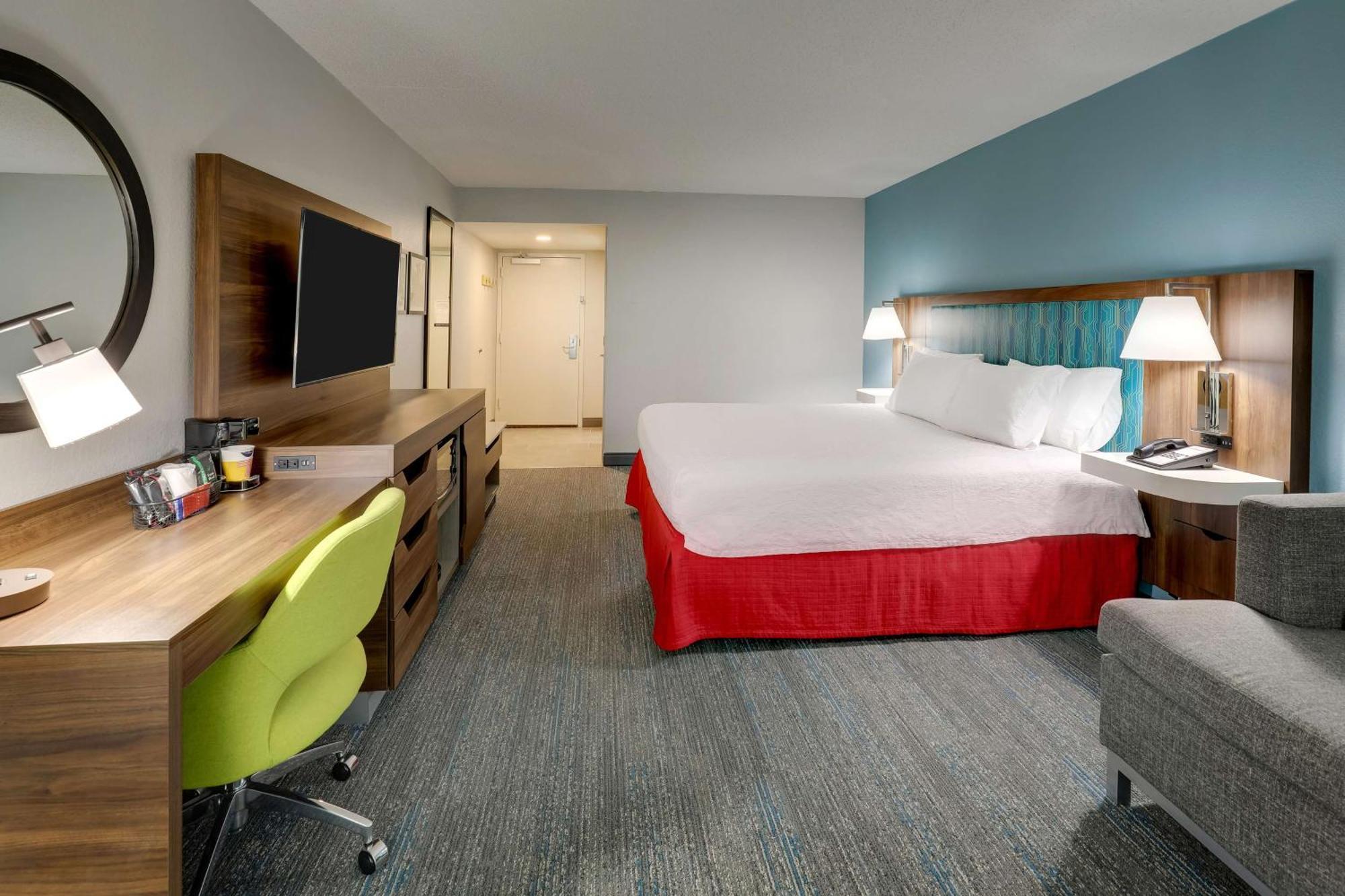 One-Bedroom King Suite with Sofa Bed - Non-Smoking