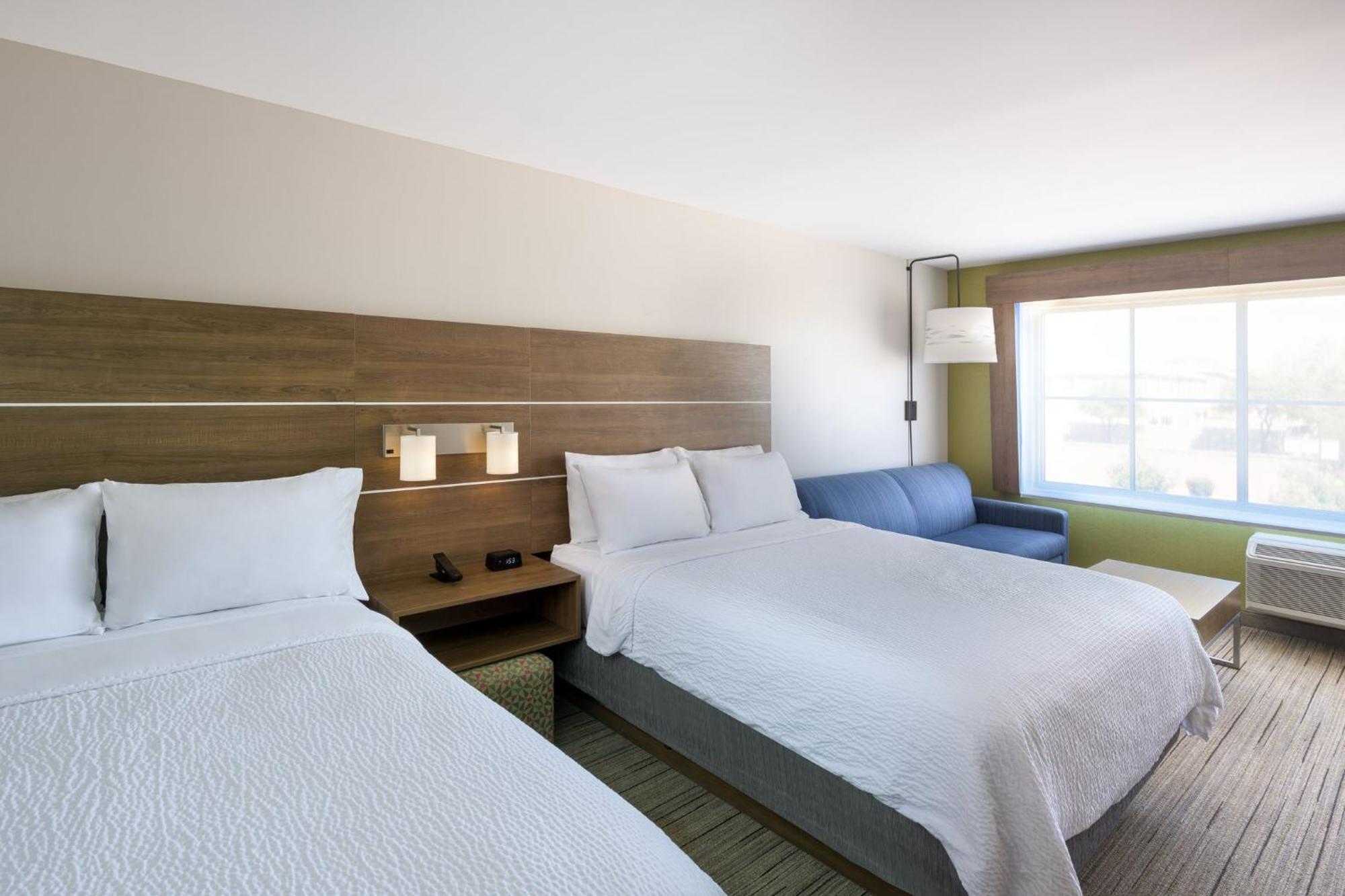 Queen Suite with Two Queen Beds - Communications Accessible