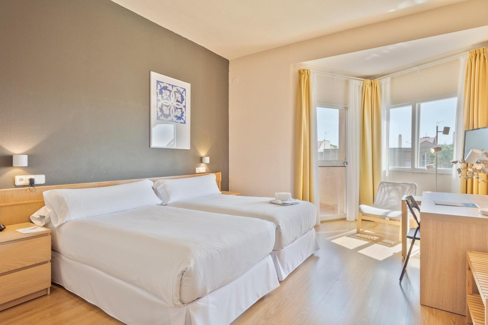 Twin Room,1613412676:JPEG