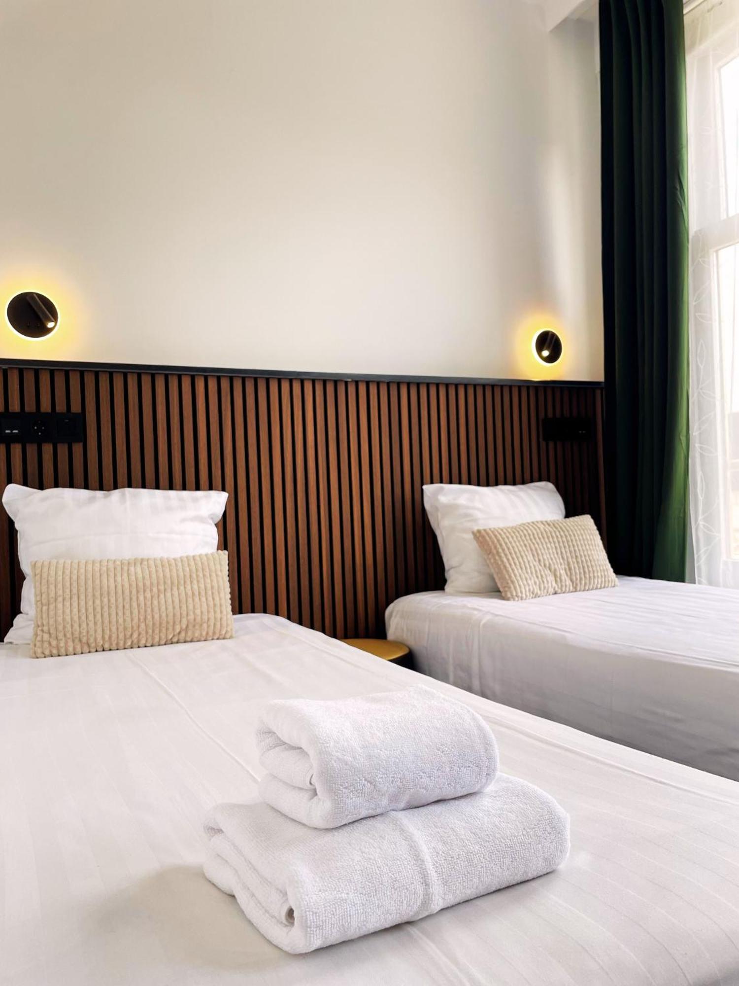 Twin Room,1613661693:JPEG