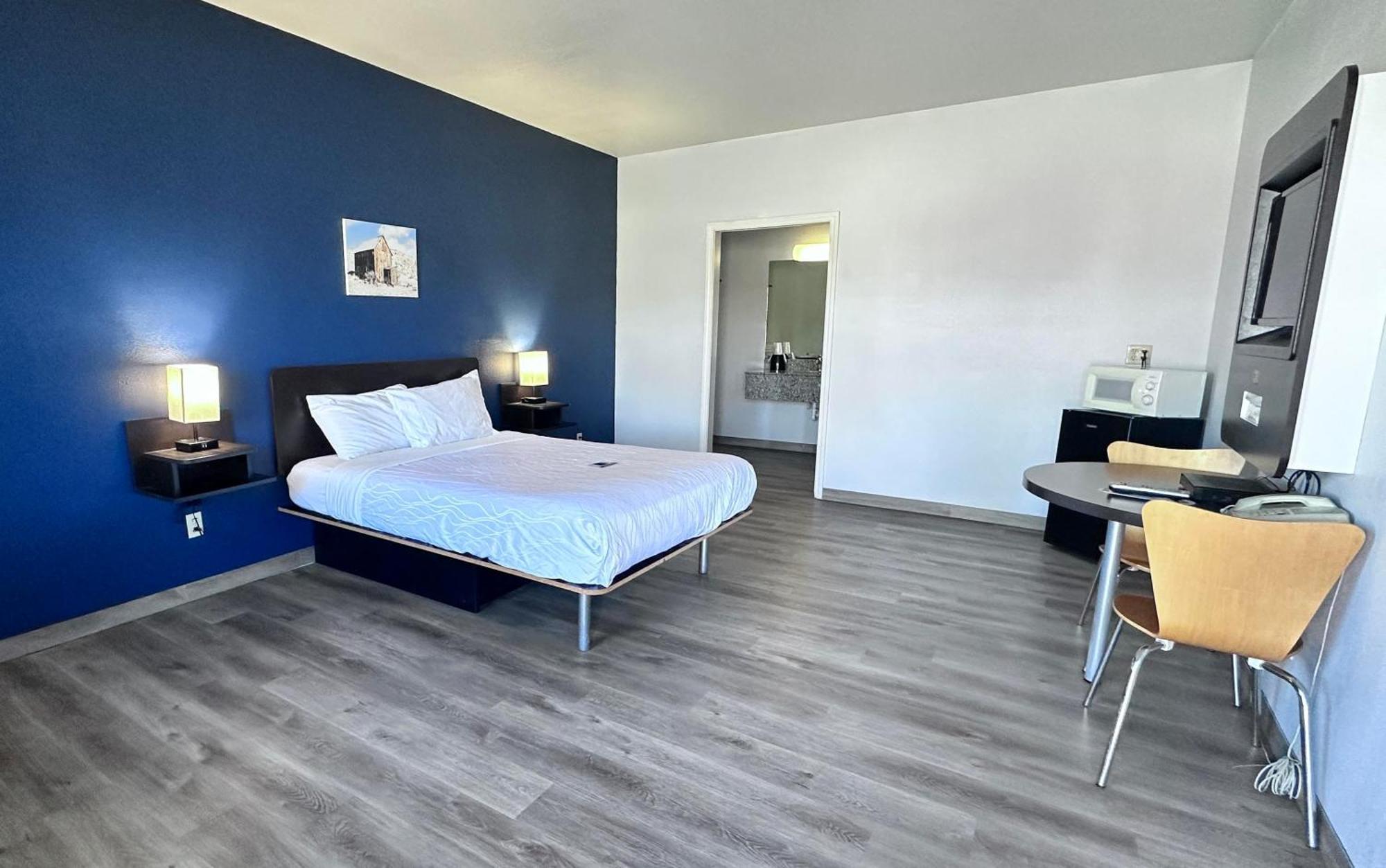 Queen Room with Spa Bath
