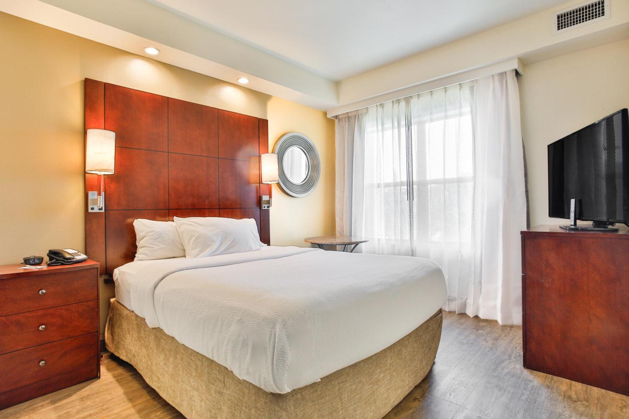 1 Bedroom 2 room Suite, 2 Queen, Sofa bed