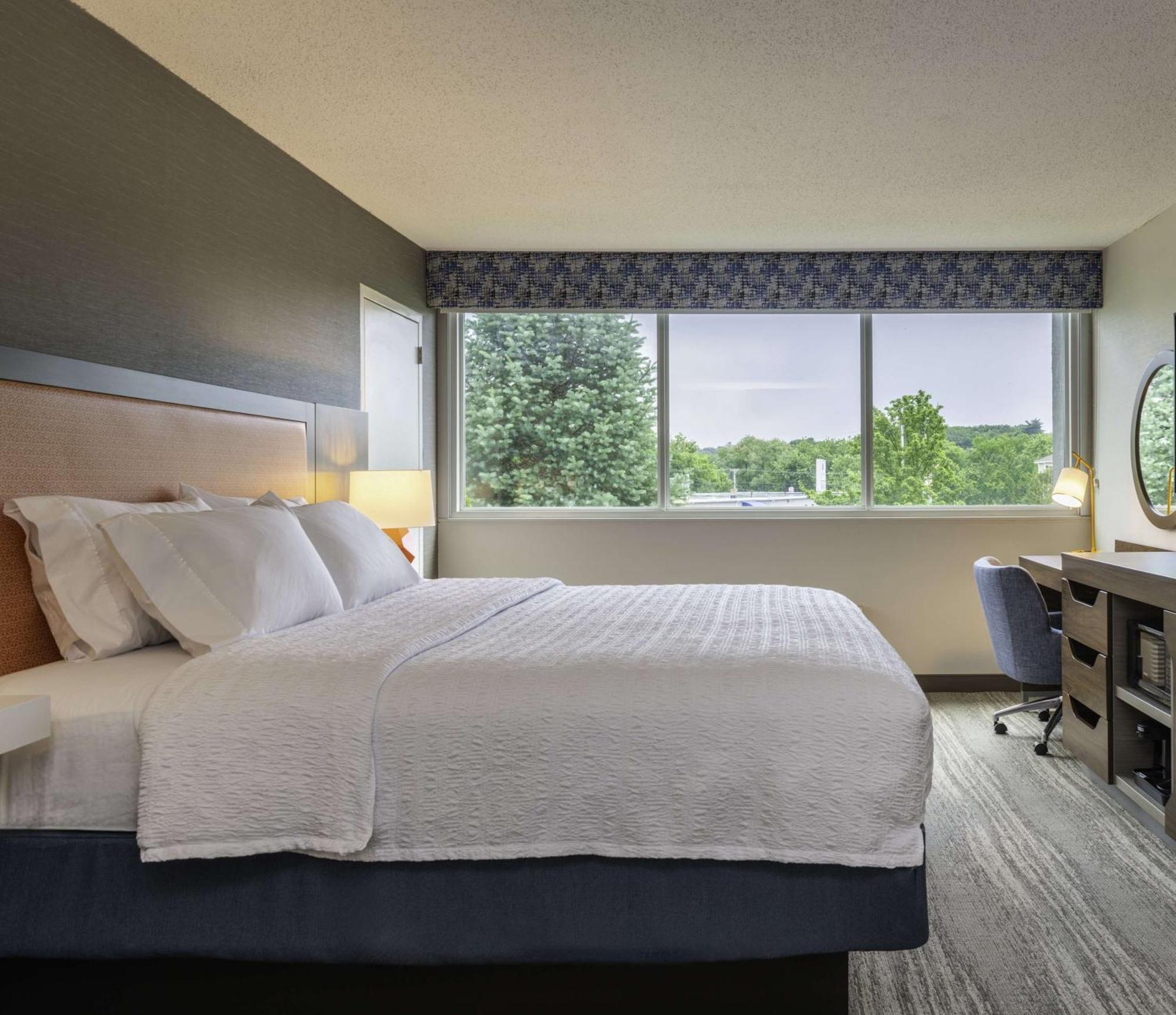 King Room with Microwave and Fridge