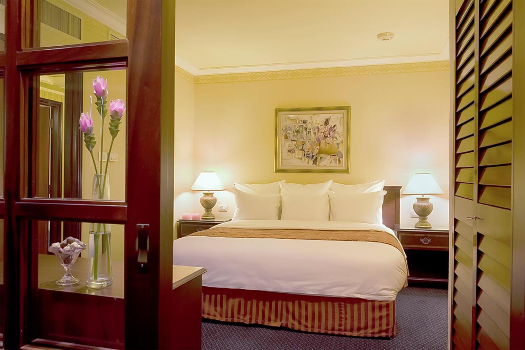 Suite Lit King-Size avec Accès au Salon Club - Vue sur Mer