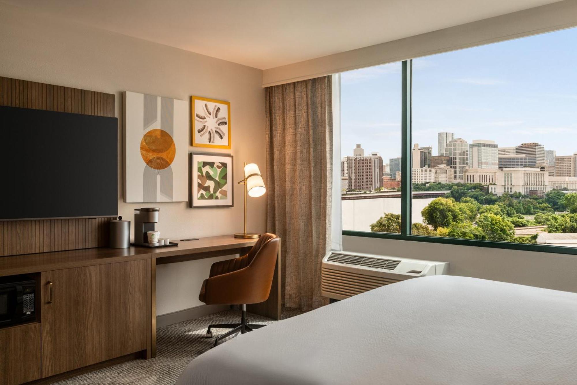 Standard King Room City View