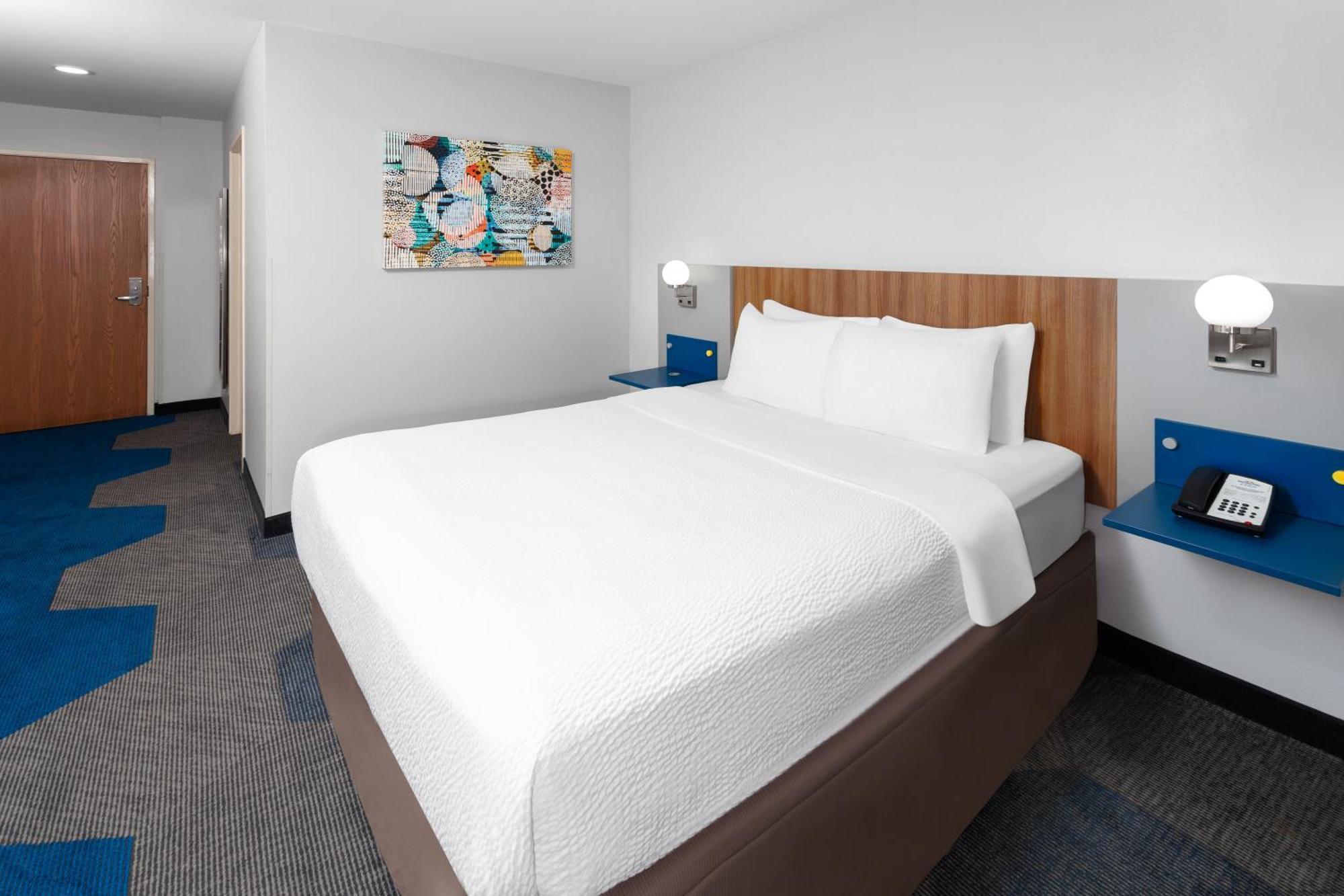 Queen Room - Mobility Access/Non-Smoking