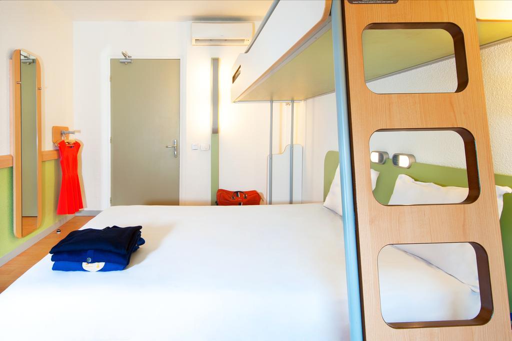 Chambre Triple avec 1 Lit Double et 1 Lit Superposé