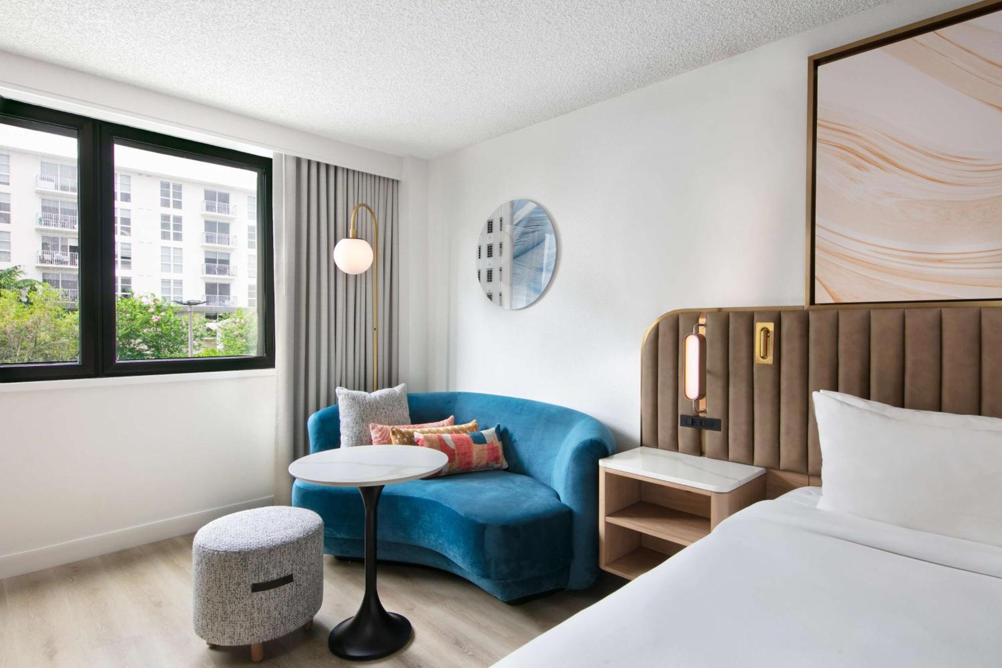 Deluxe King Room with Tub - Mobility Accessible