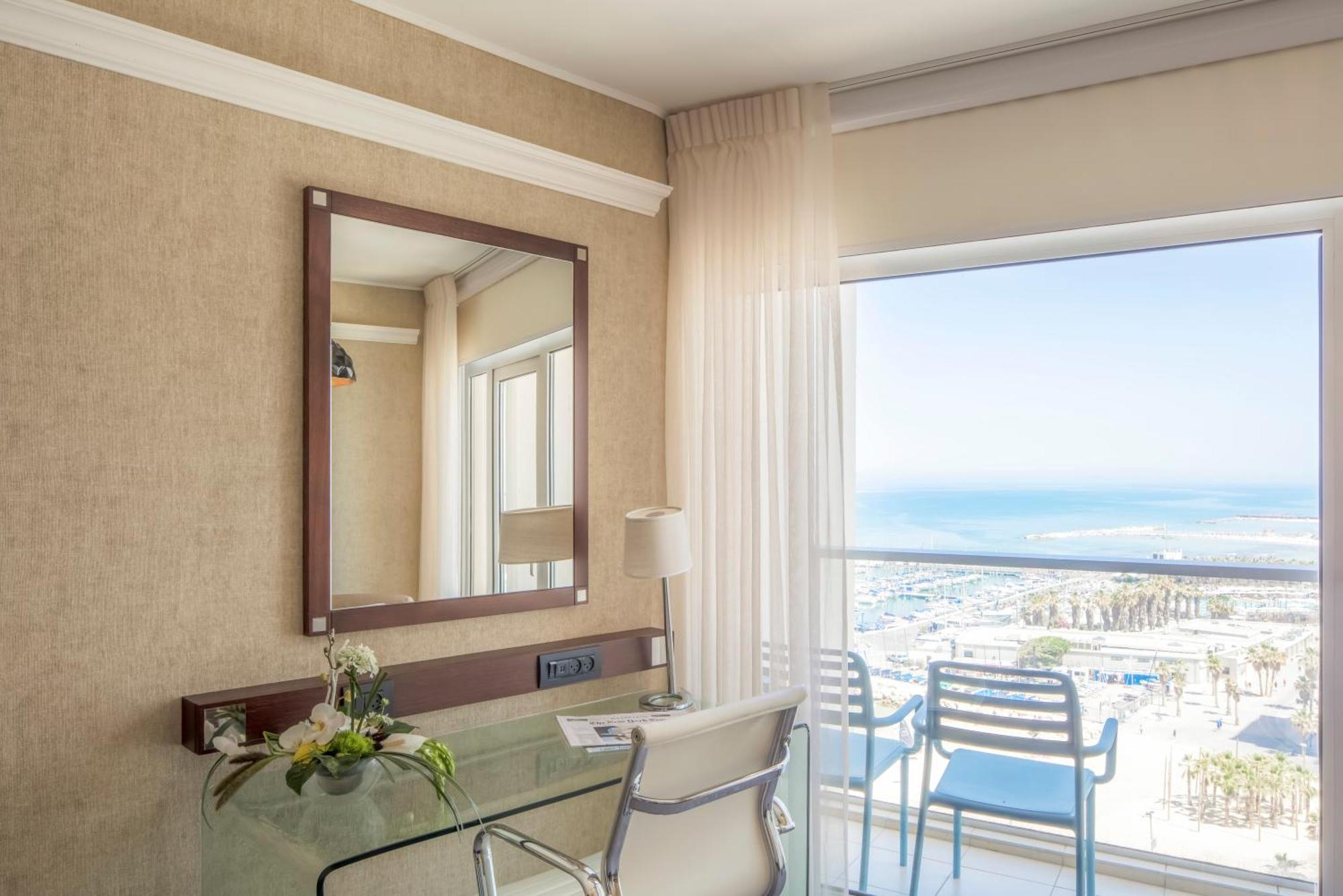 Chambre Deluxe avec 2 Lits Jumeaux et Balcon - Vue sur Mer