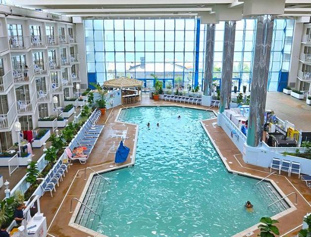 Queen Suite Pool View,1616880611:JPEG