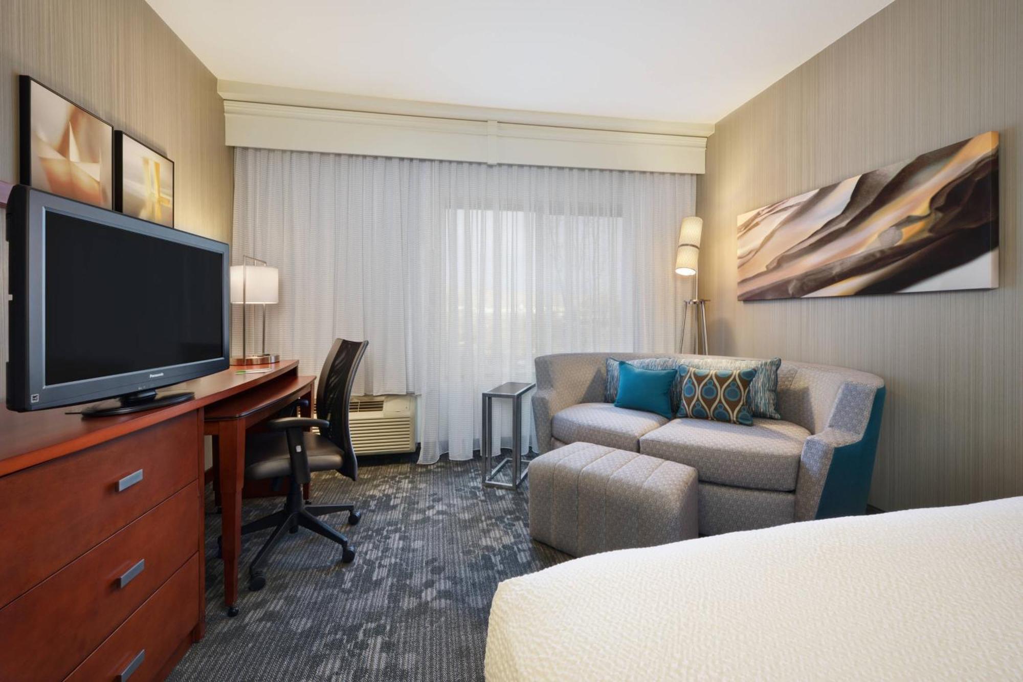 King Room with Mountain View and Sofa Bed