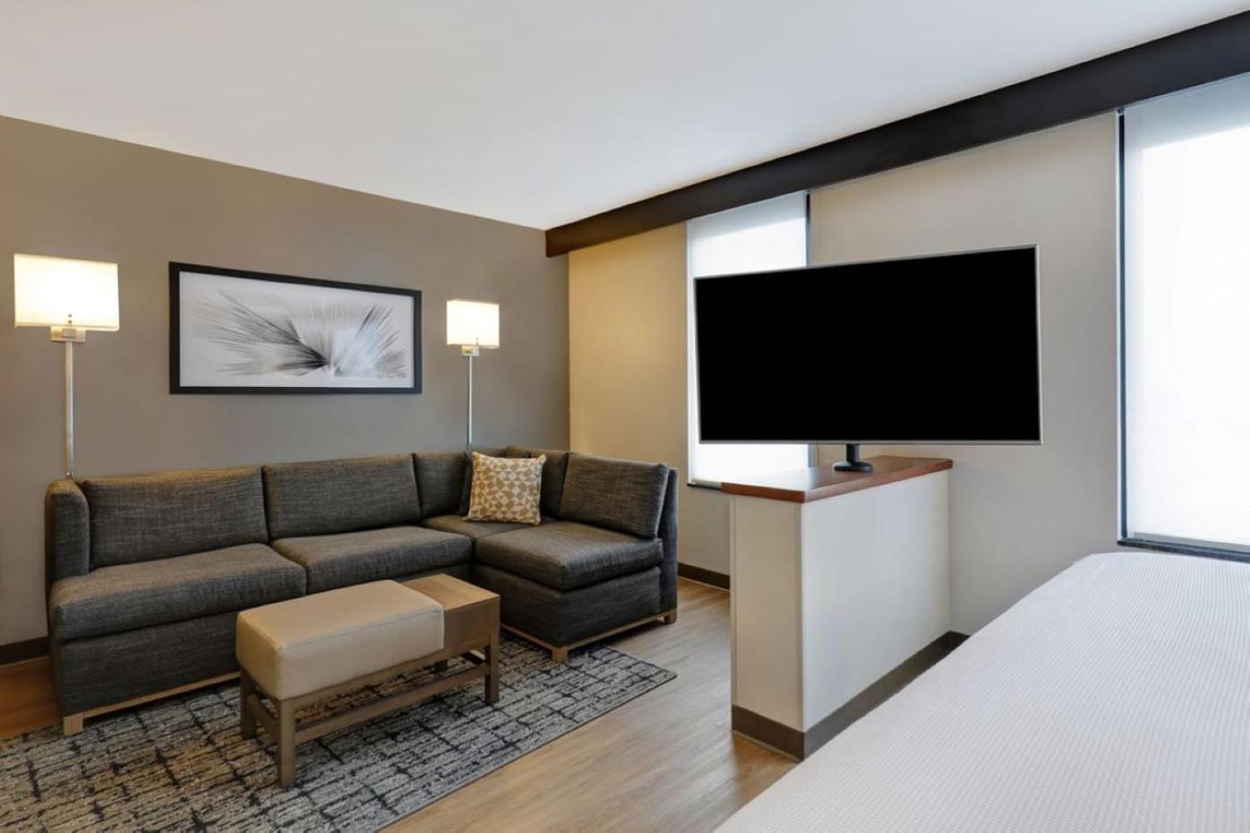 King Room Sofa Bed Accessible Tub Disability Access,1617477600:JPEG