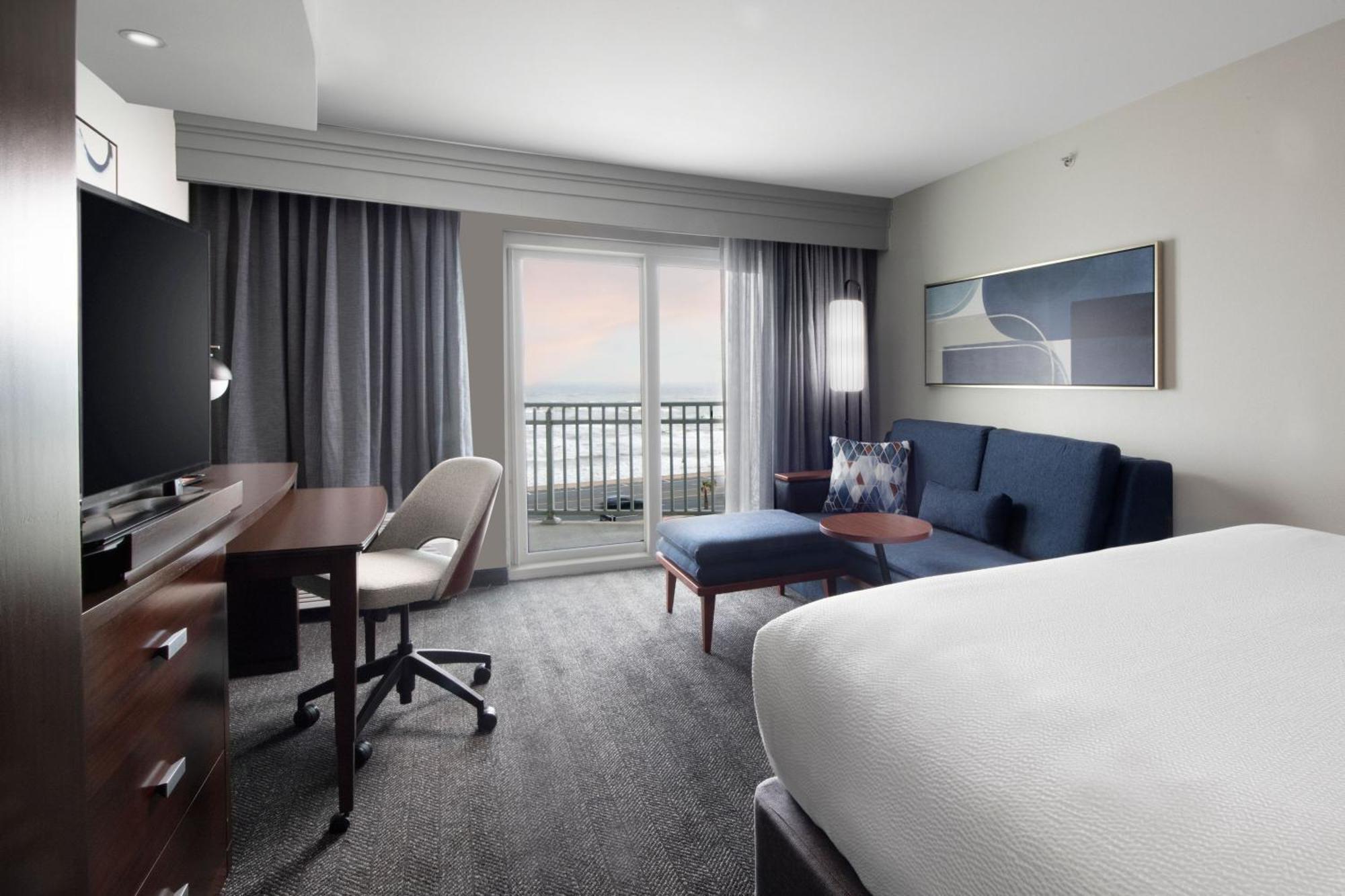 Guest King Room with Balcony and Ocean View