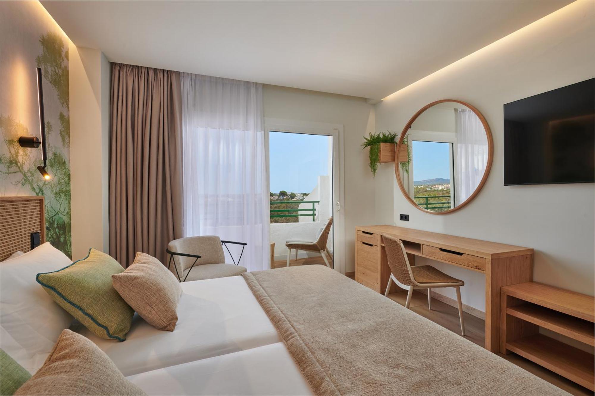 Habitación Doble con vistas laterales al mar