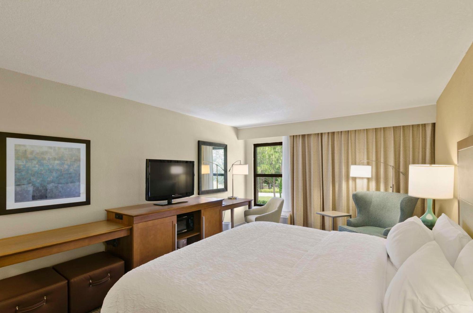 King Room with Accessible Tub - Mobility and Hearing Access/Non-Smoking