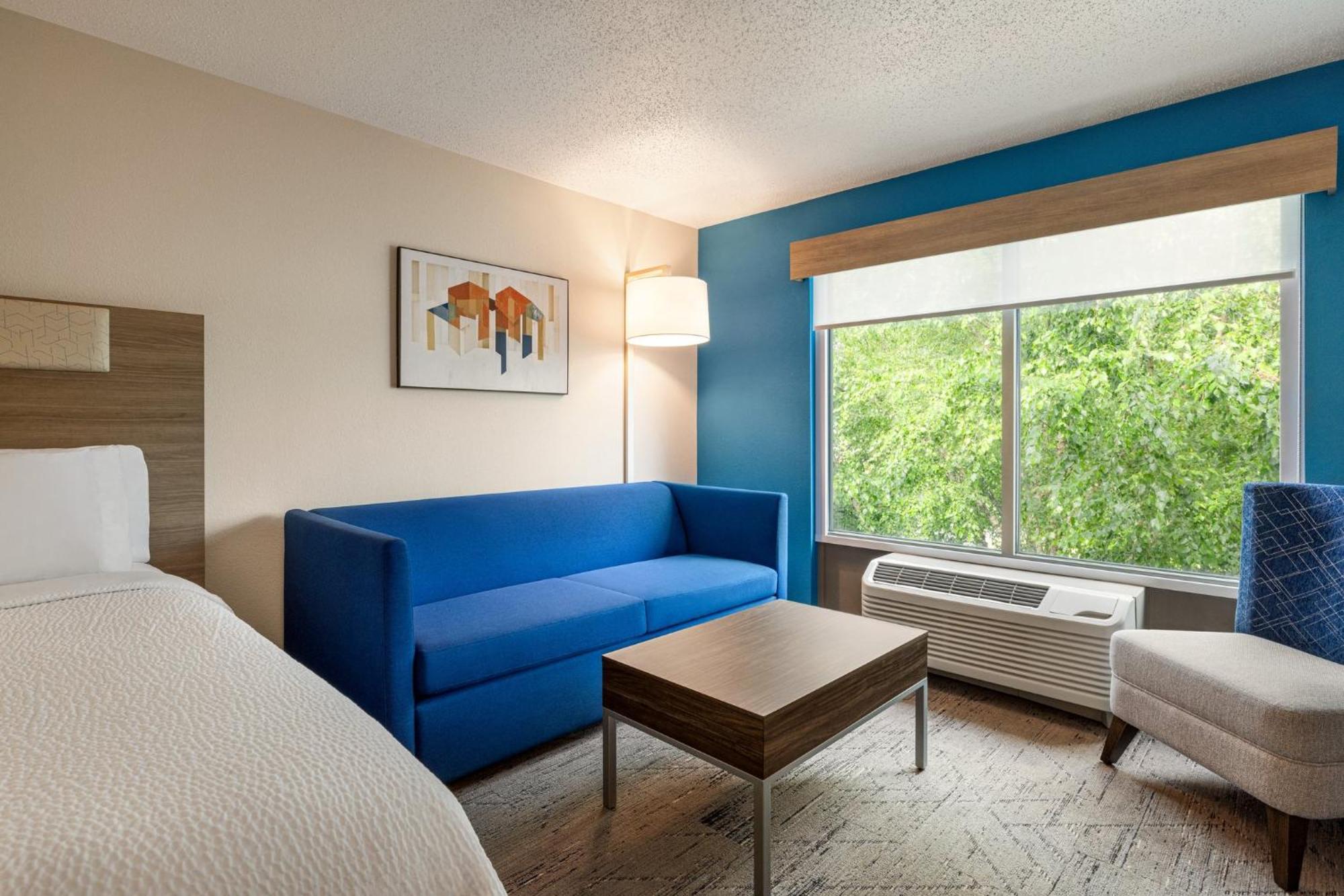 Queen Suite with Two Queen Beds