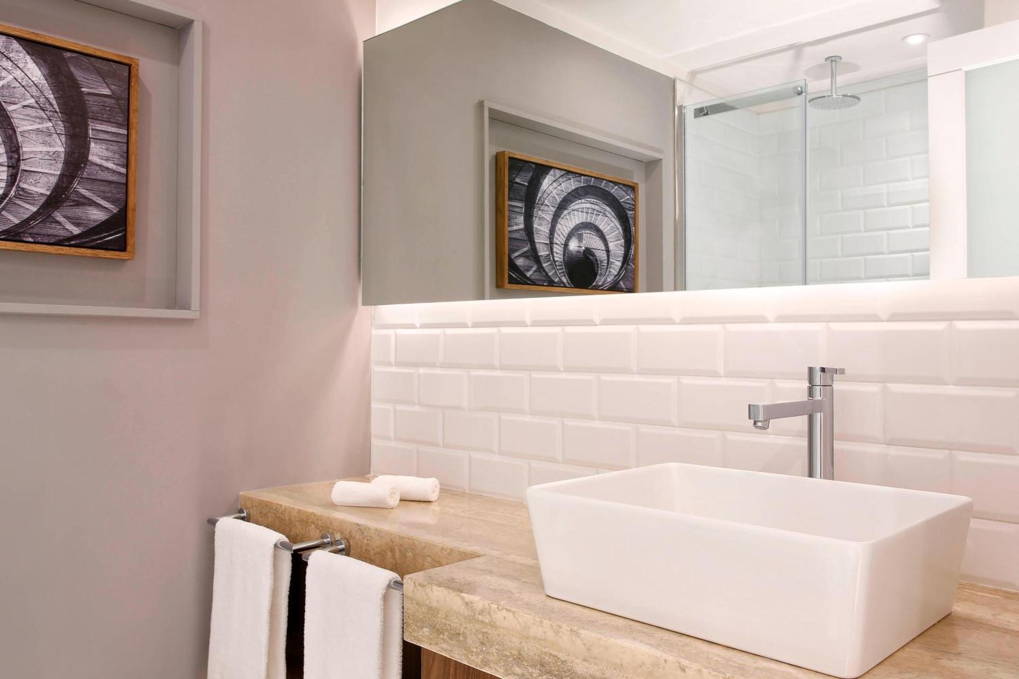 Executive Double Room, Larger Guest room, 1 King, City view,1618818045:JPEG