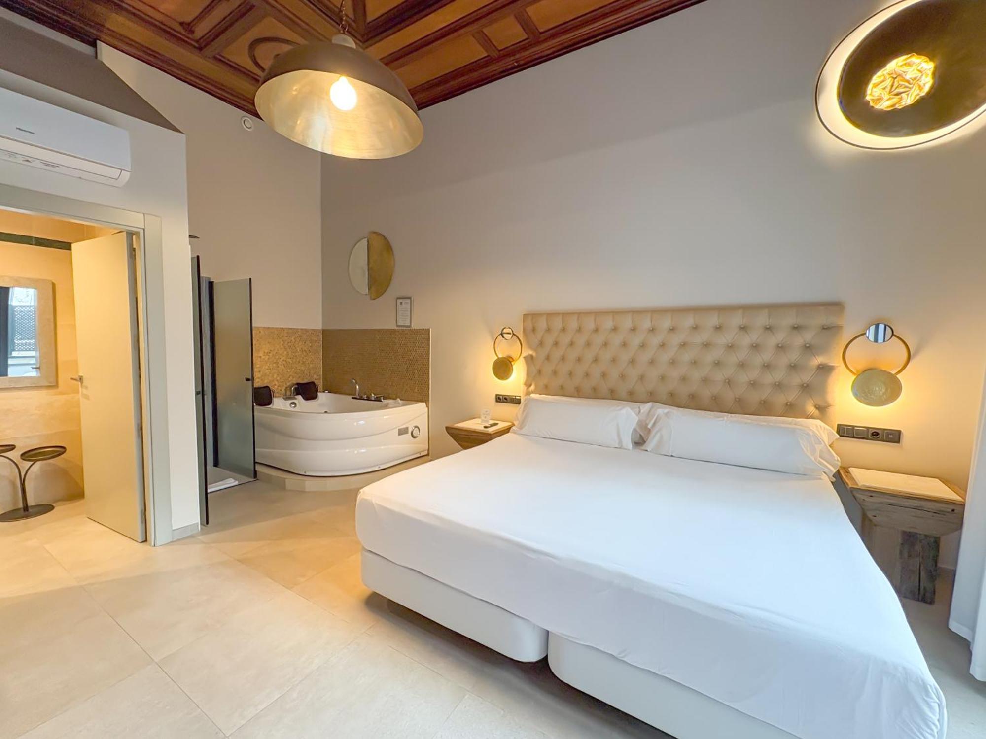Suite com Banheira de Hidromassagem e Terraço