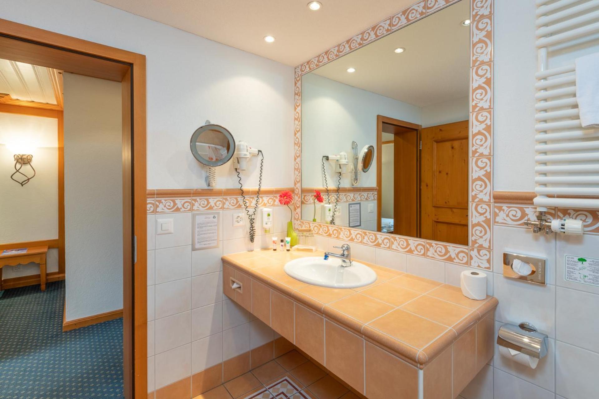 Double Room Comfort Basic with Sitting Corner, without Balcony,1619166304:JPEG
