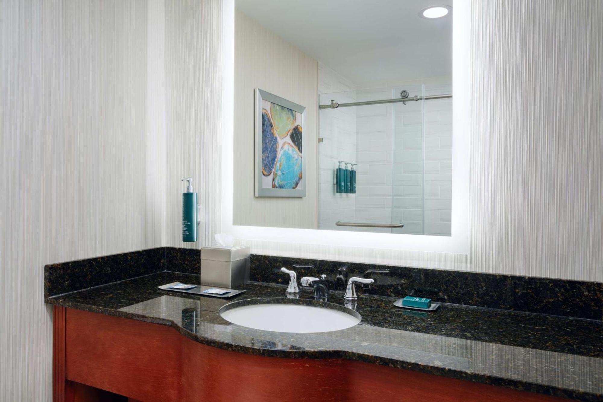 Double Room with Two Double Beds and Bath Tub - Mobility and Hearing Access/Non-Smoking