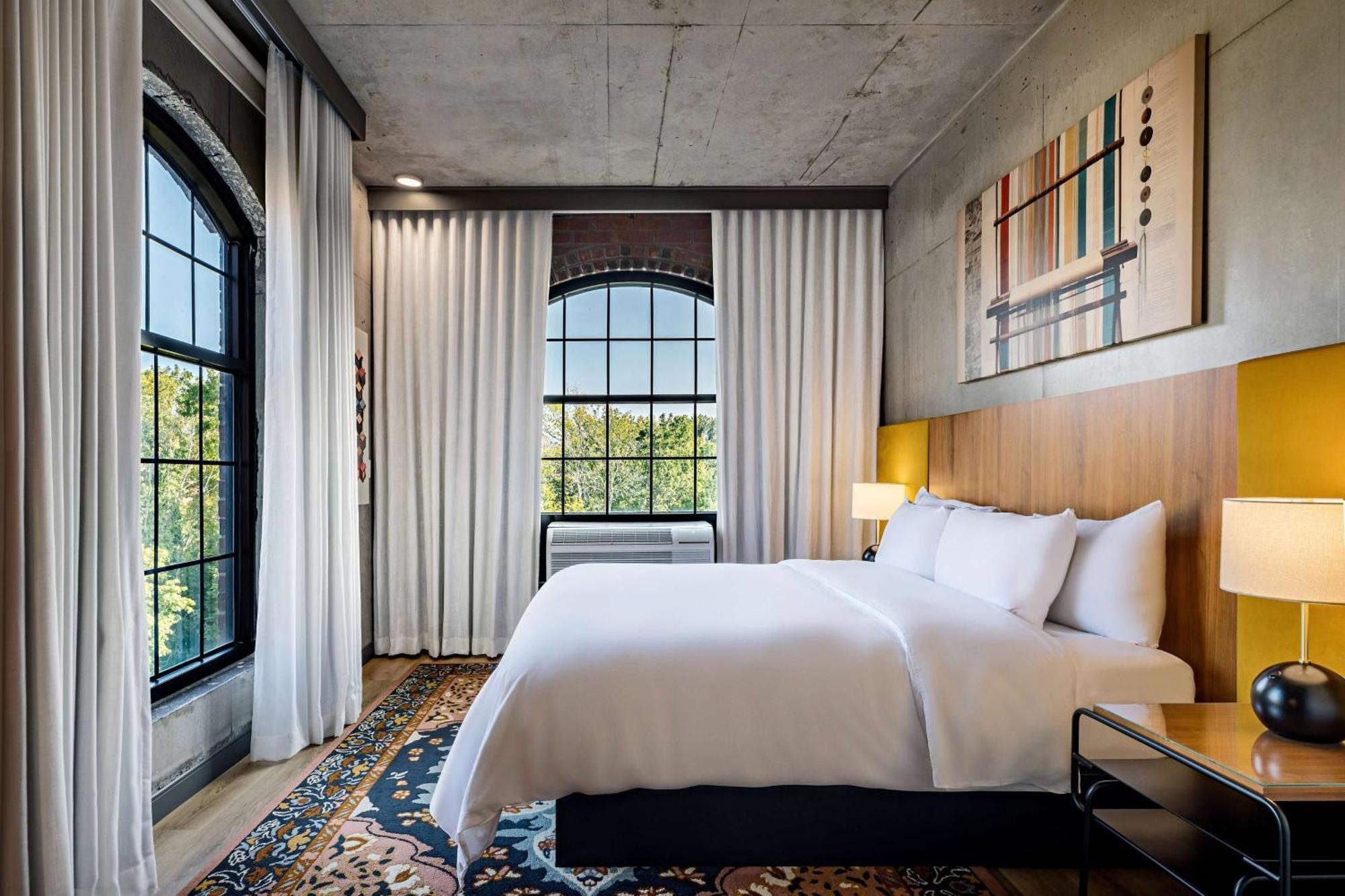 Corner King Room - River View