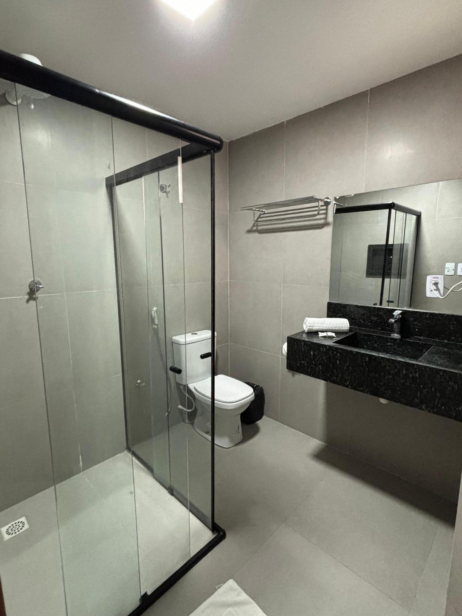 Quarto com Cama de Casal ou 2 de Solteiro